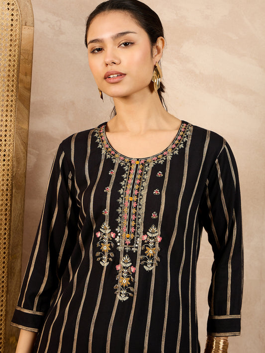 Striped V-Neck Thread Work Straight Kurta