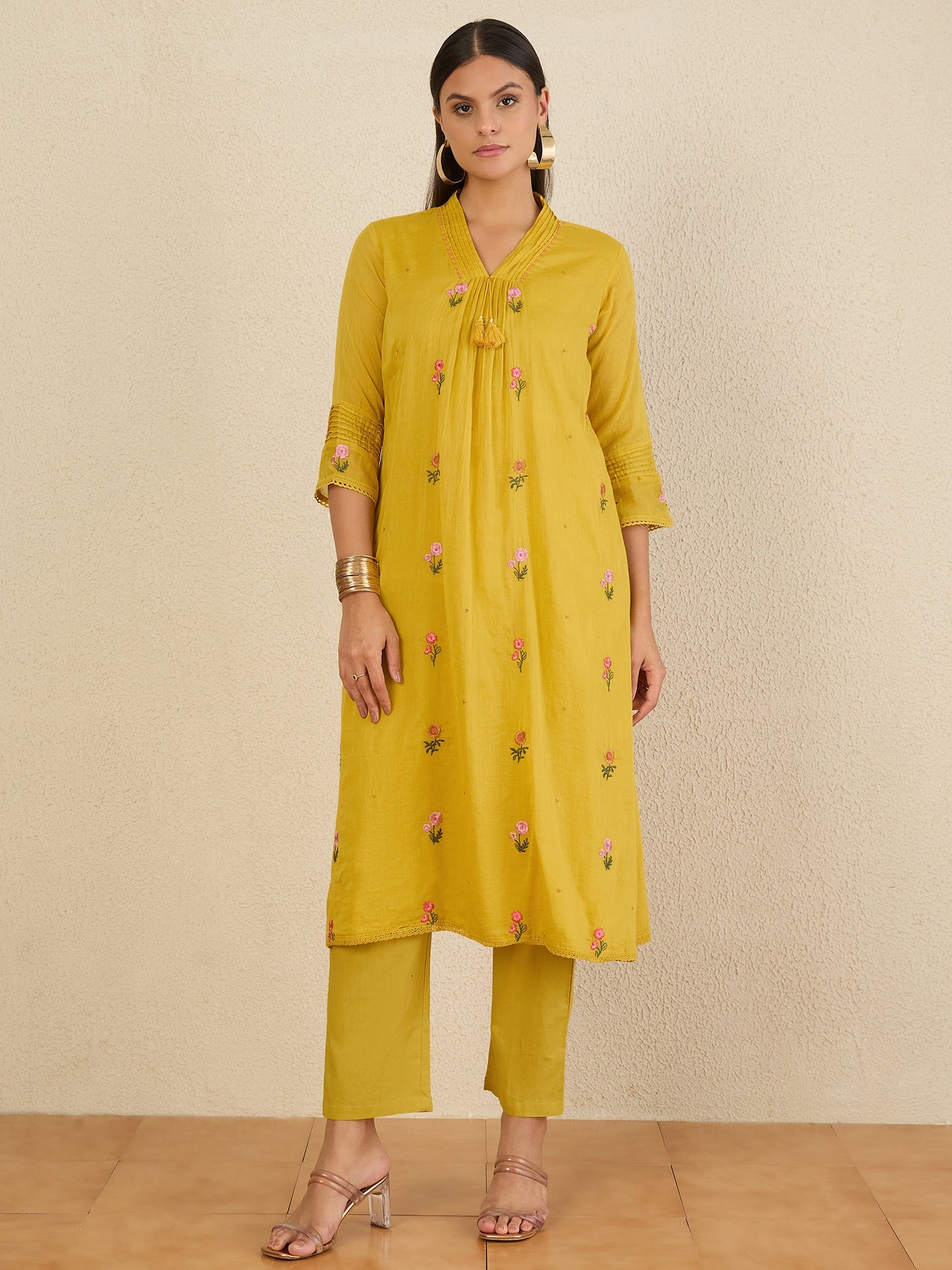 Women Floral Embroidered Regular Thread Work Kurta with Trousers & With Dupatta