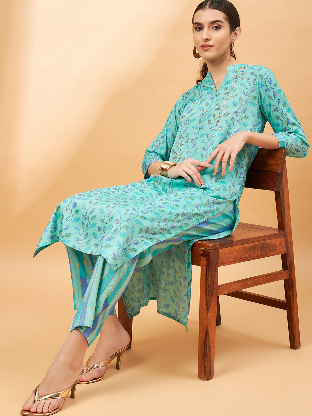 Floral Printed Sequinned Straight Kurta with Trousers