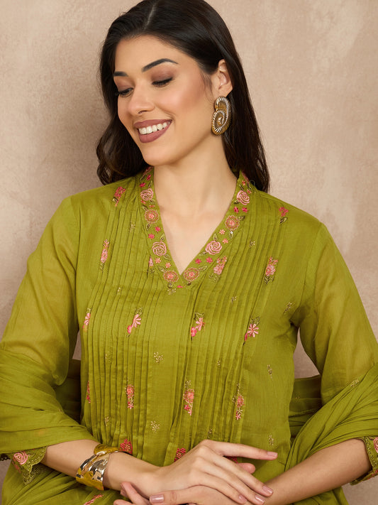 Women Floral Embroidered Pleated Thread Work Kurta with Trousers & With Dupatta