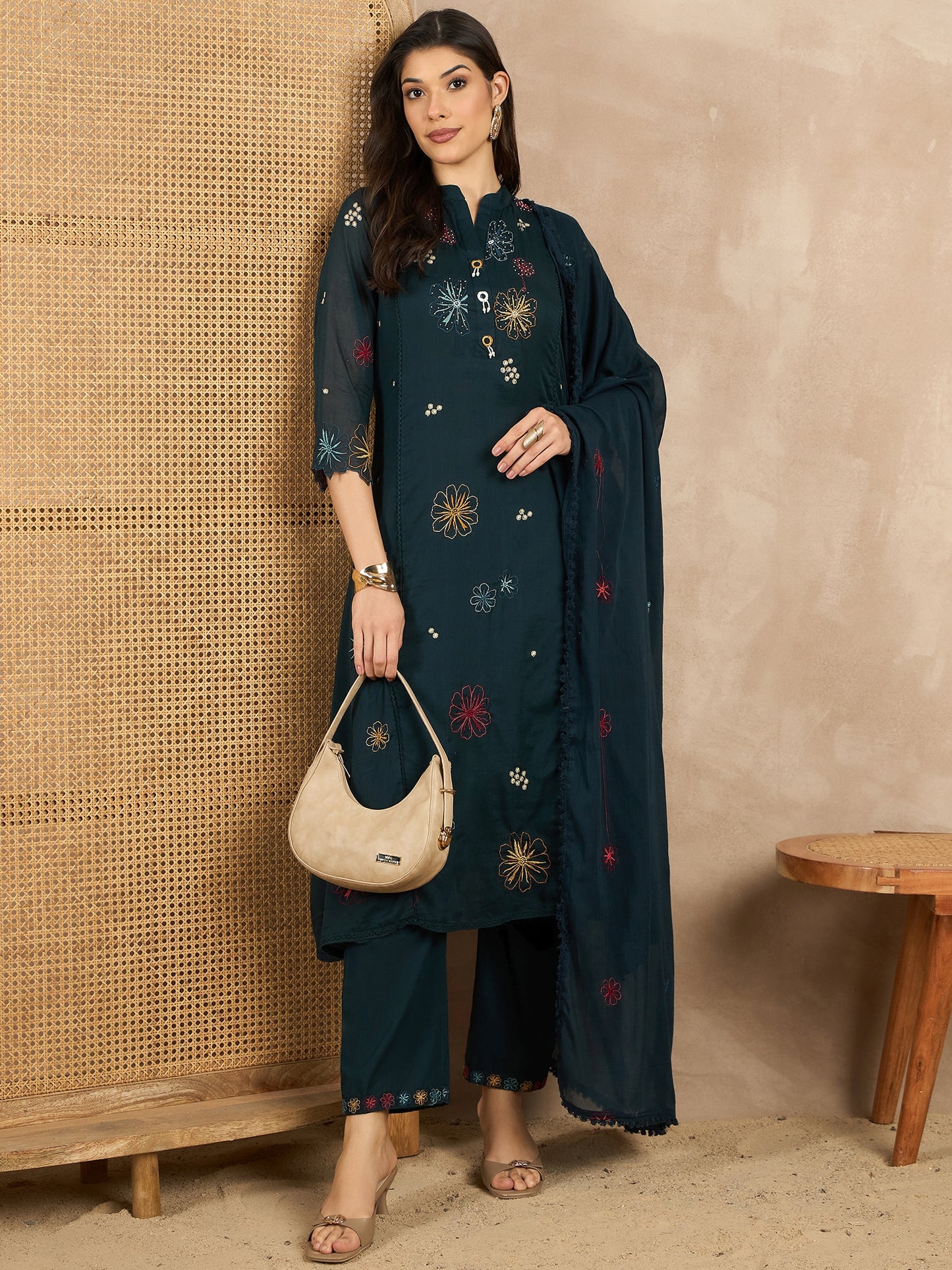 Women Floral Embroidered Regular Thread Work Kurta with Trousers & With Dupatta