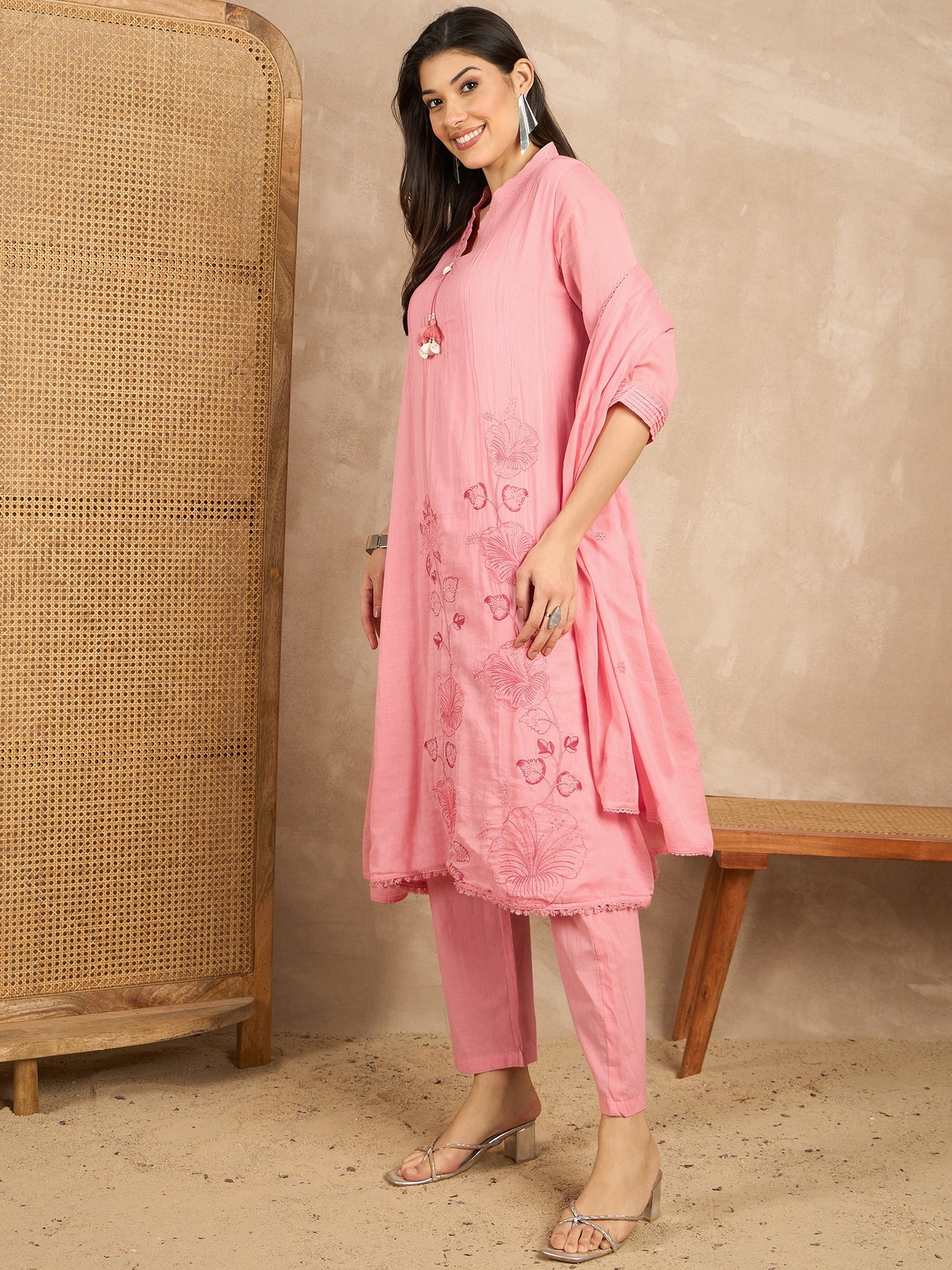 Women Floral Embroidered Regular Thread Work Kurta with Trousers & With Dupatta