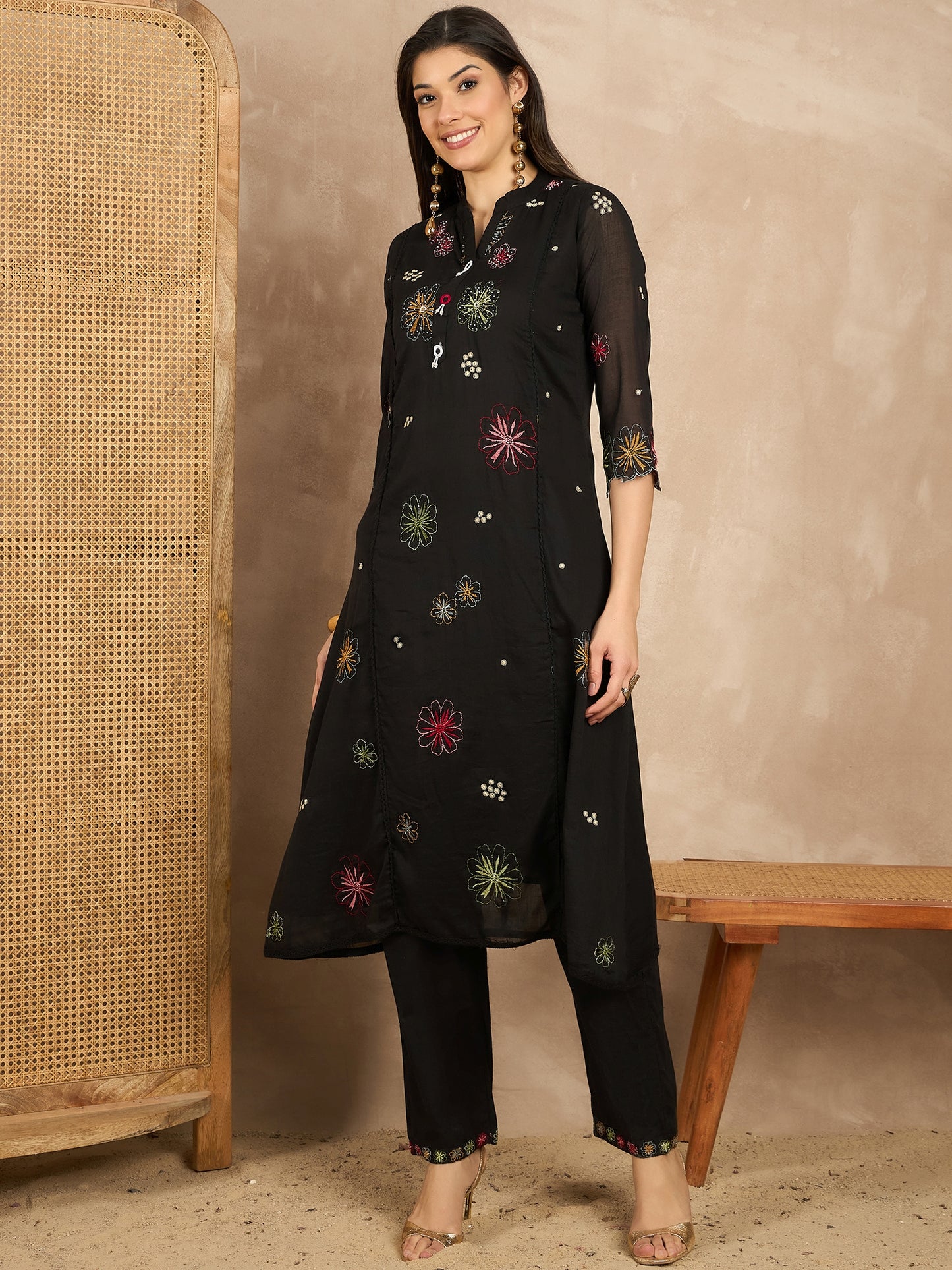 Women Floral Embroidered Regular Thread Work Kurta with Trousers & With Dupatta