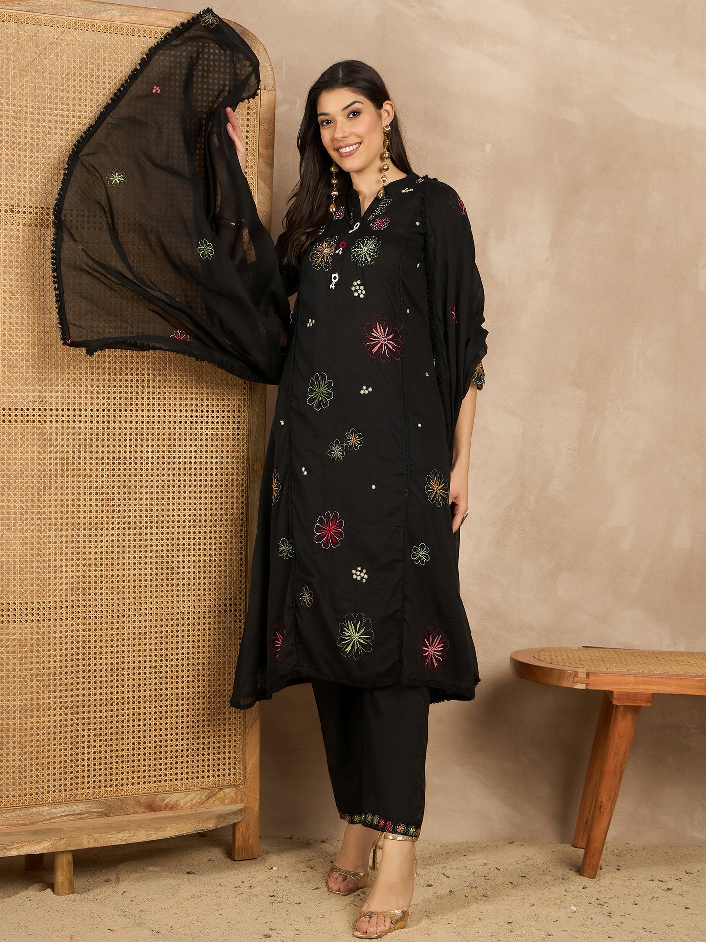 Women Floral Embroidered Regular Thread Work Kurta with Trousers & With Dupatta