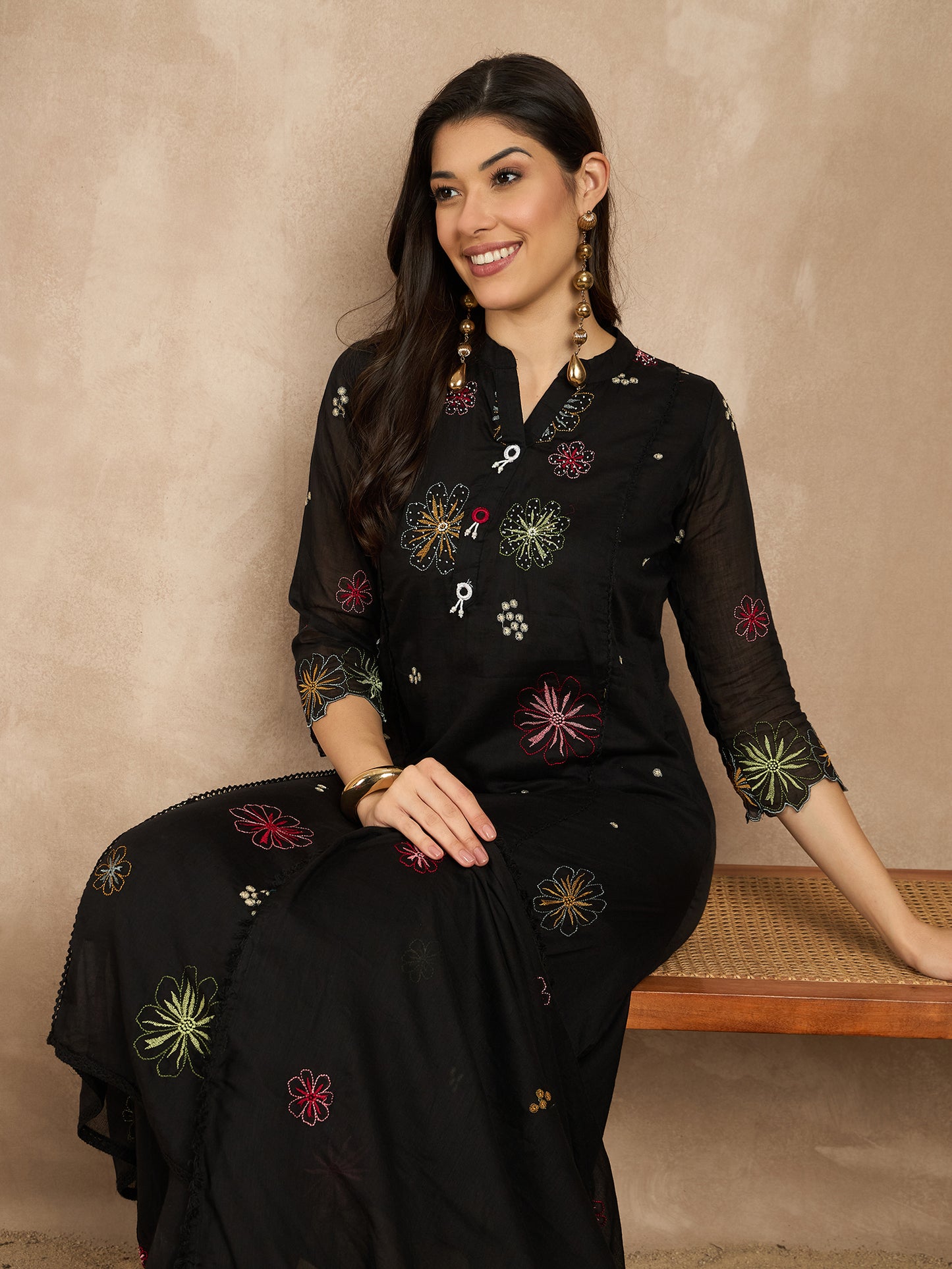 Women Floral Embroidered Regular Thread Work Kurta with Trousers & With Dupatta