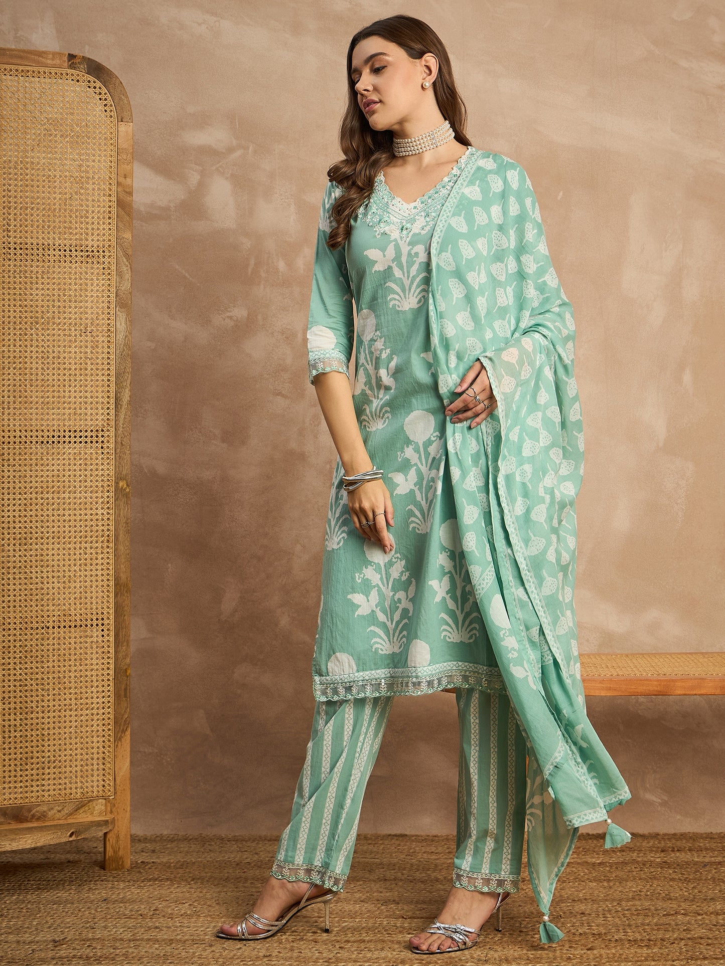 Women Floral Printed Beads and Stones Pure Cotton Kurta with Trousers & Dupatta