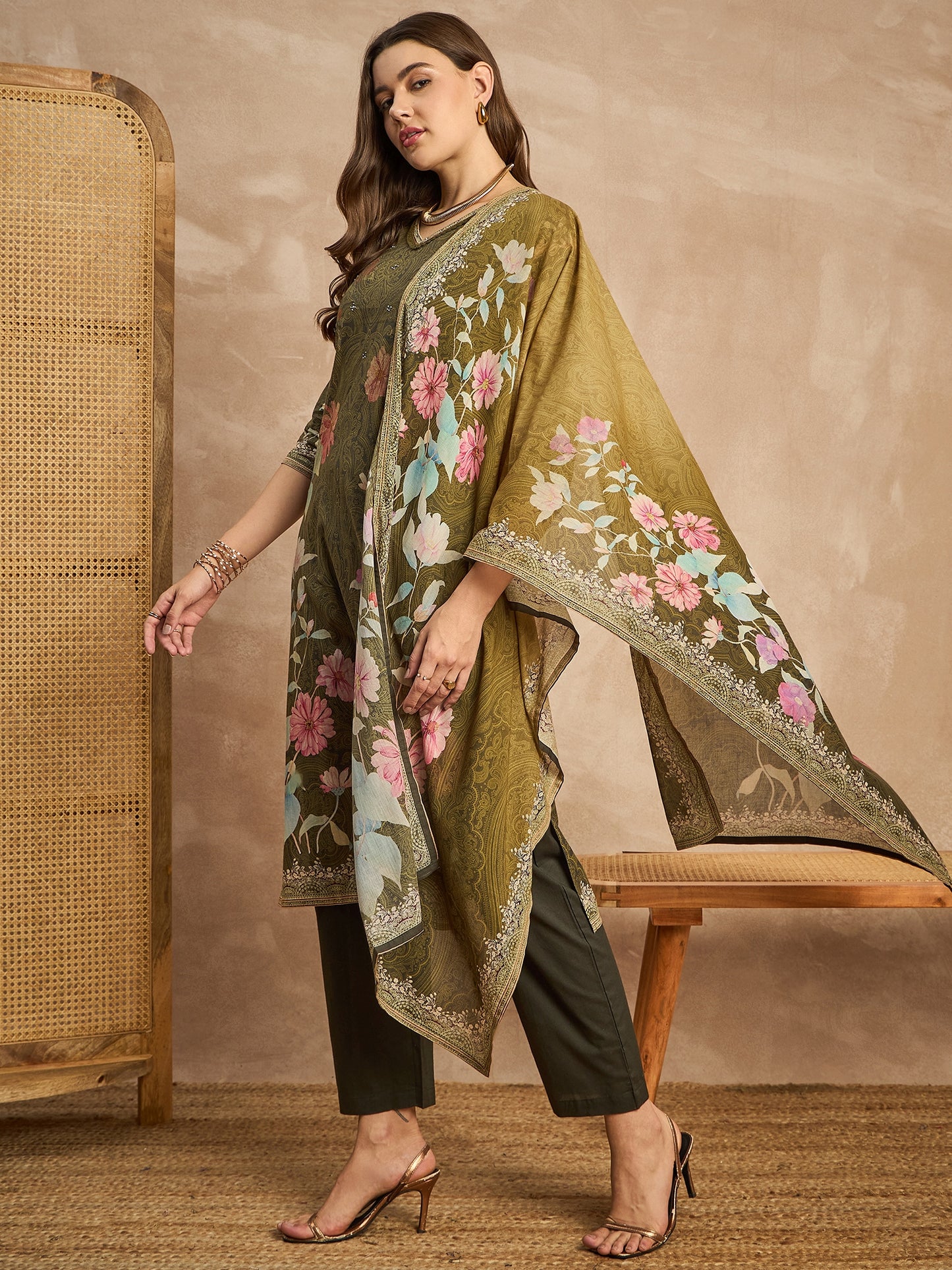 Women Floral Printed Beads and Stones Pure Cotton Kurta with Trousers & Dupatta