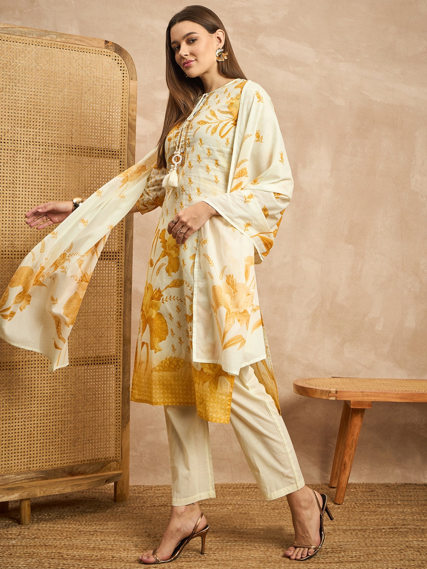 Women Floral Printed Beads and Stones Pure Cotton Kurta with Trousers & Dupatta