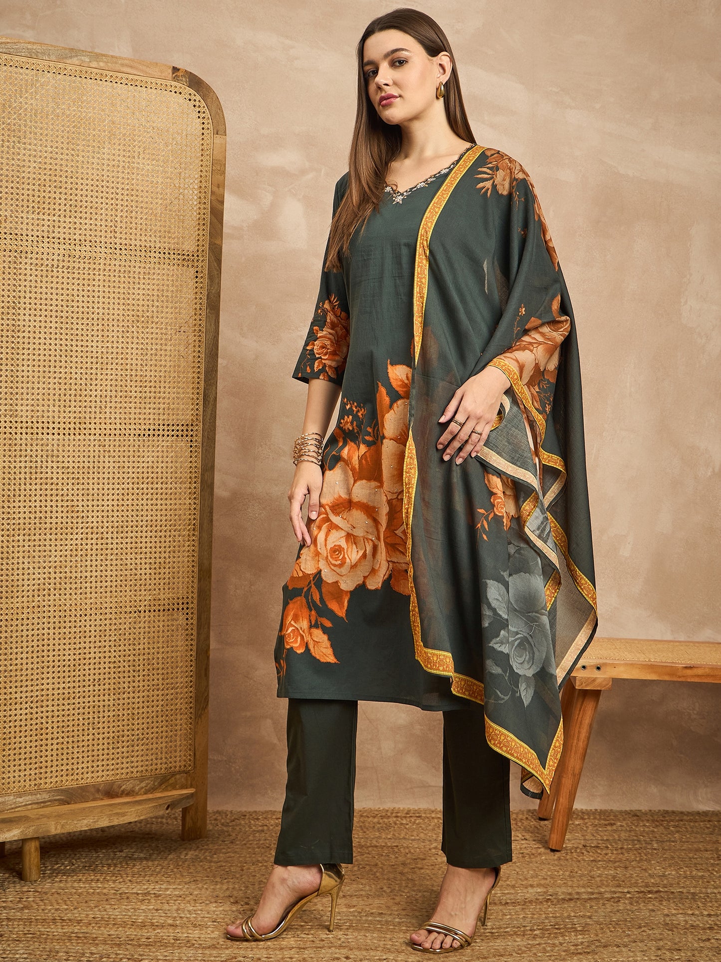 Women Floral Printed Beads and Stones Pure Cotton Kurta with Trousers & Dupatta