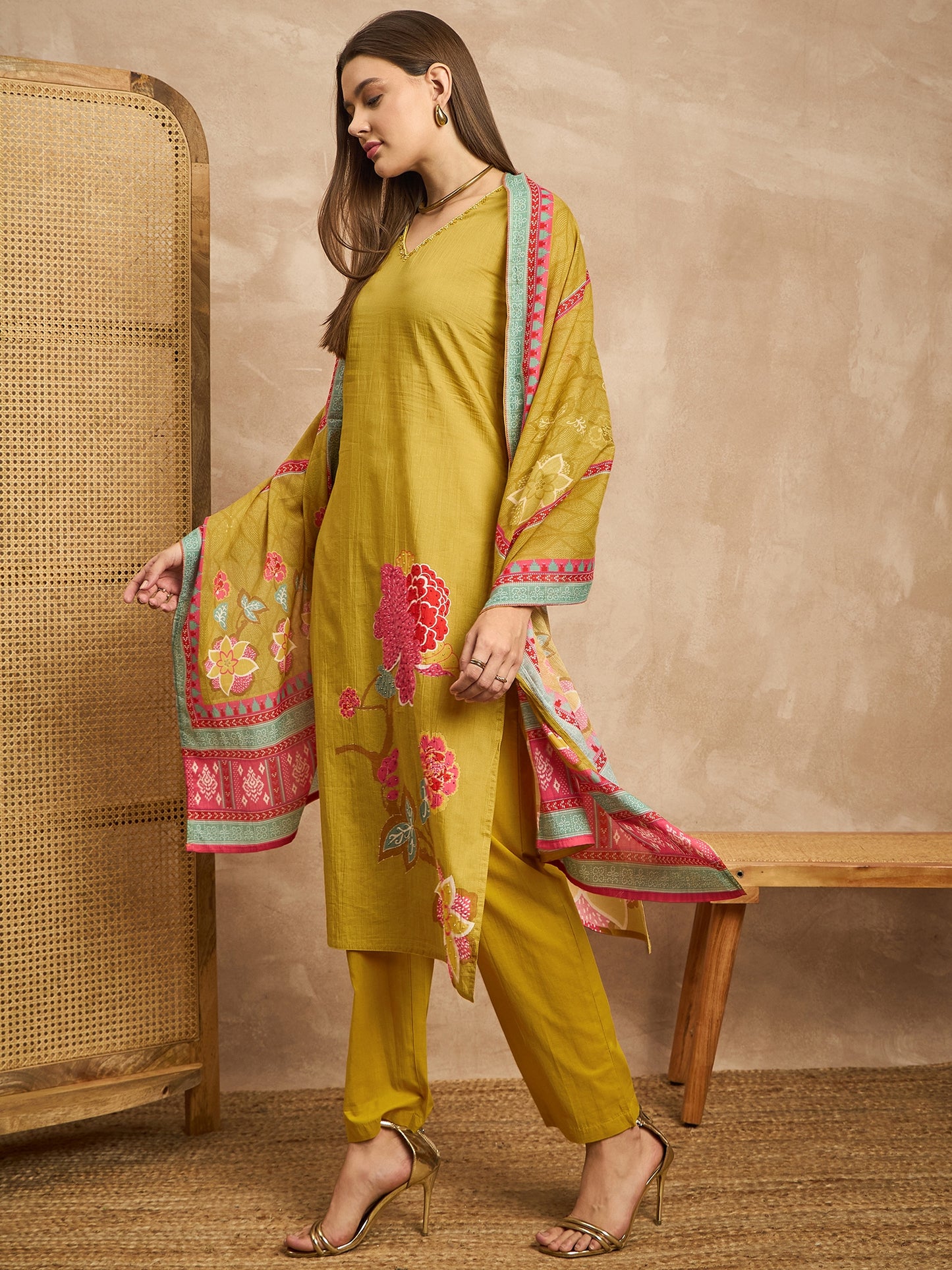 Women Floral Printed Beads and Stones Pure Cotton Kurta with Trousers & Dupatta