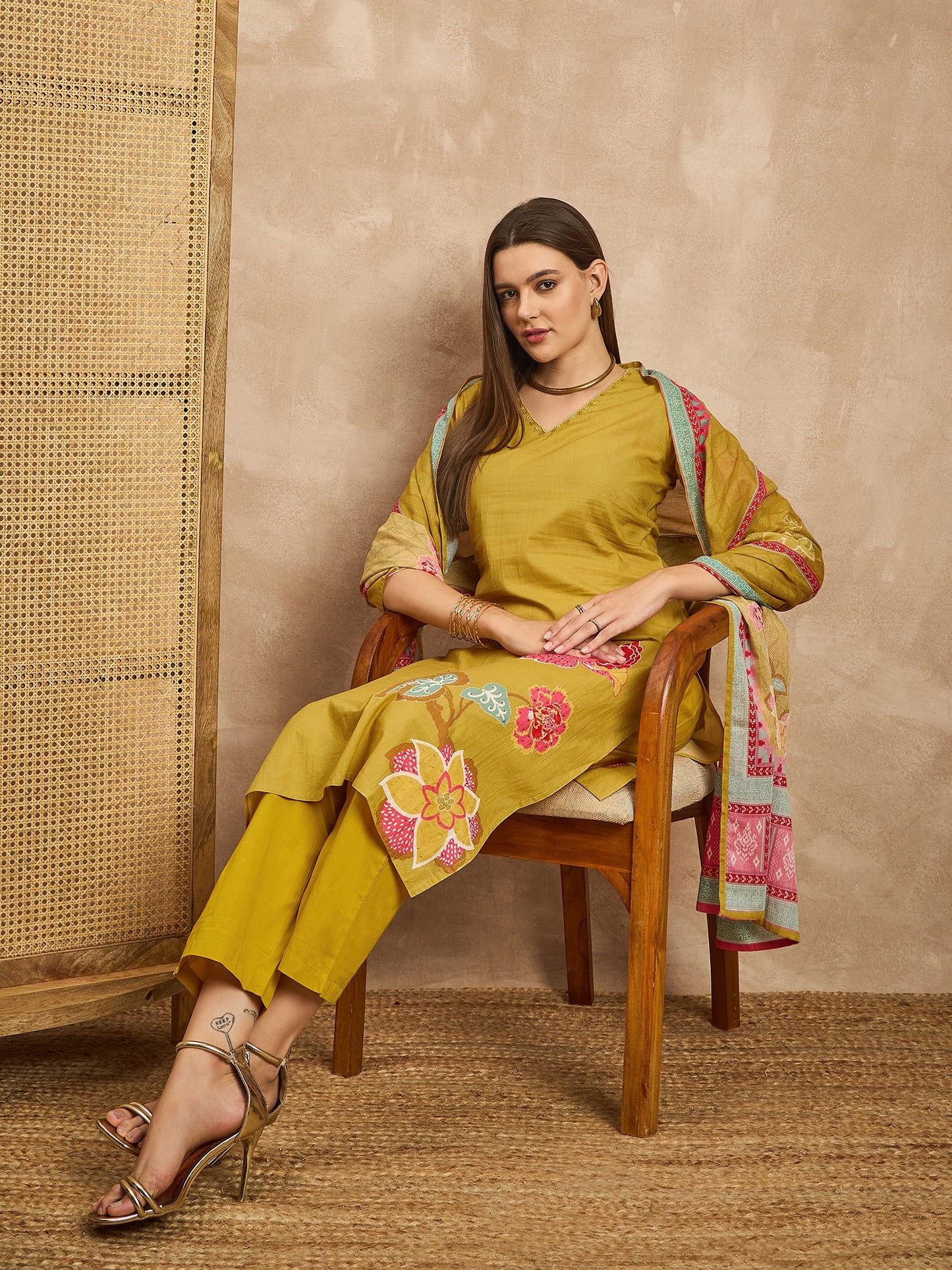 Women Floral Printed Beads and Stones Pure Cotton Kurta with Trousers & Dupatta