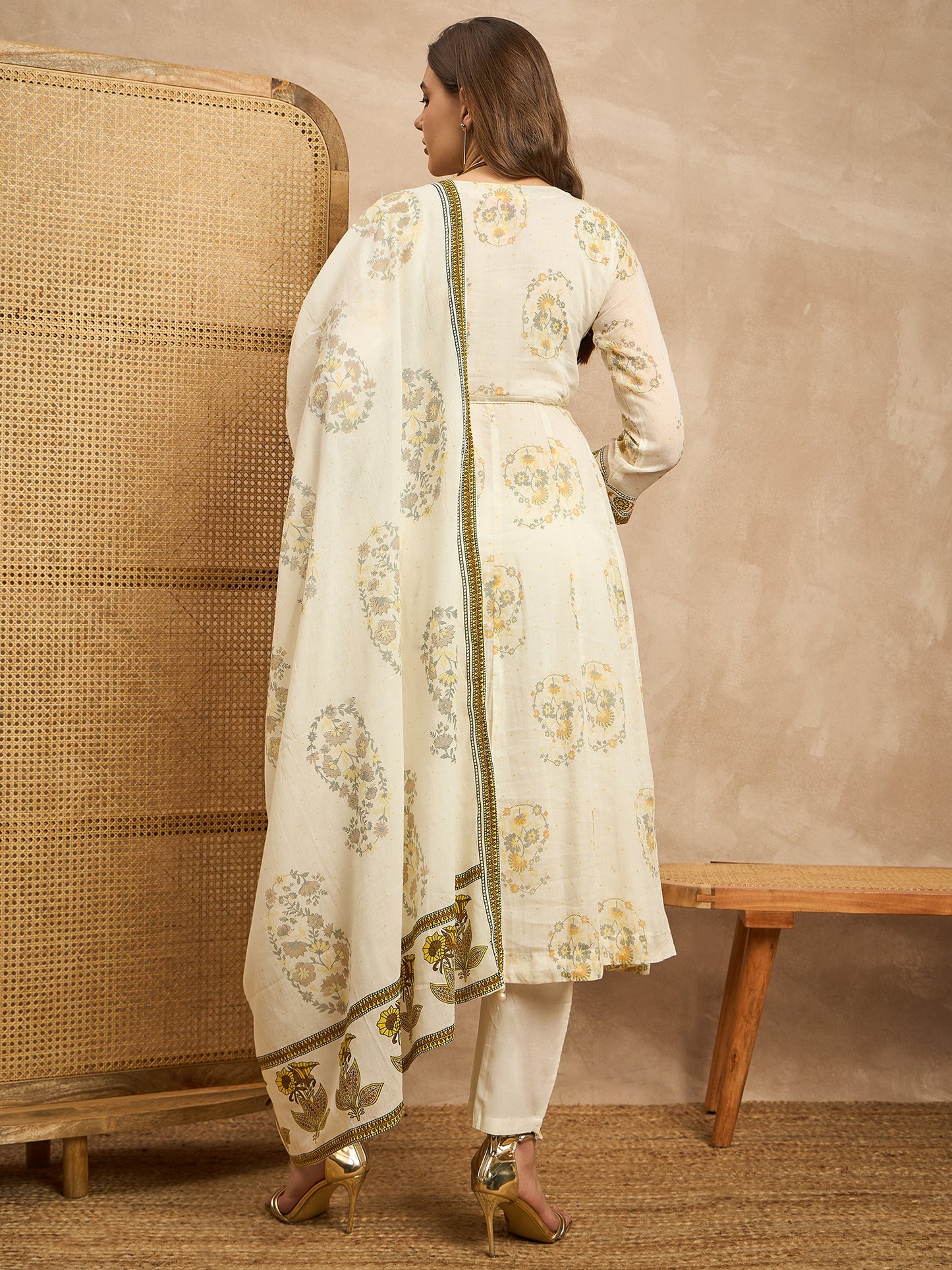 Women Floral Printed Regular Sequinned Kurta with Trousers & With Dupatta