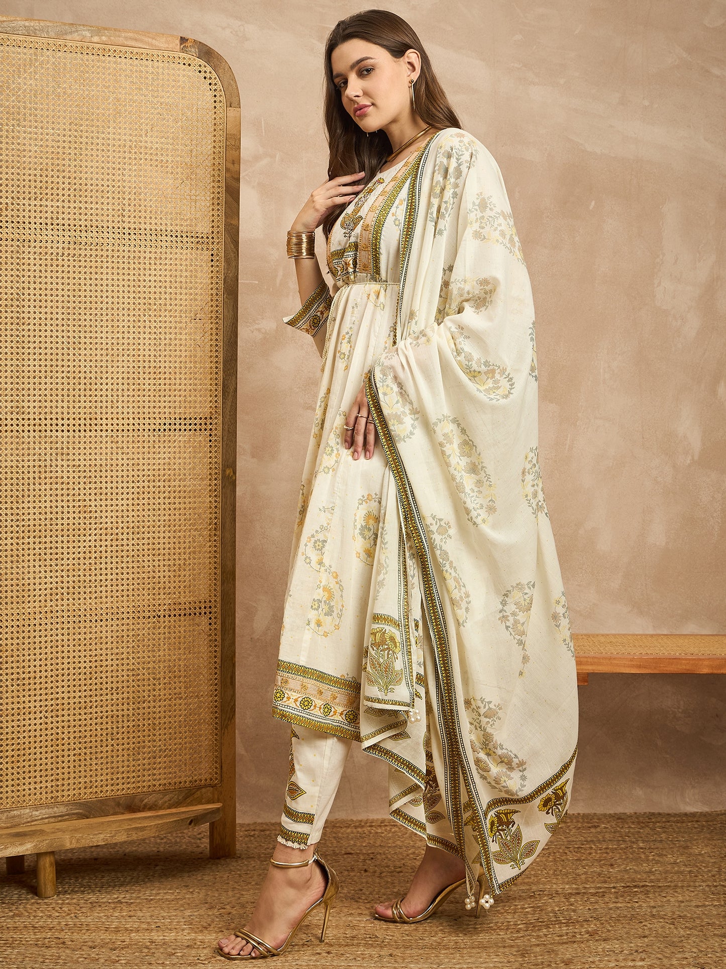 Women Floral Printed Regular Sequinned Kurta with Trousers & With Dupatta