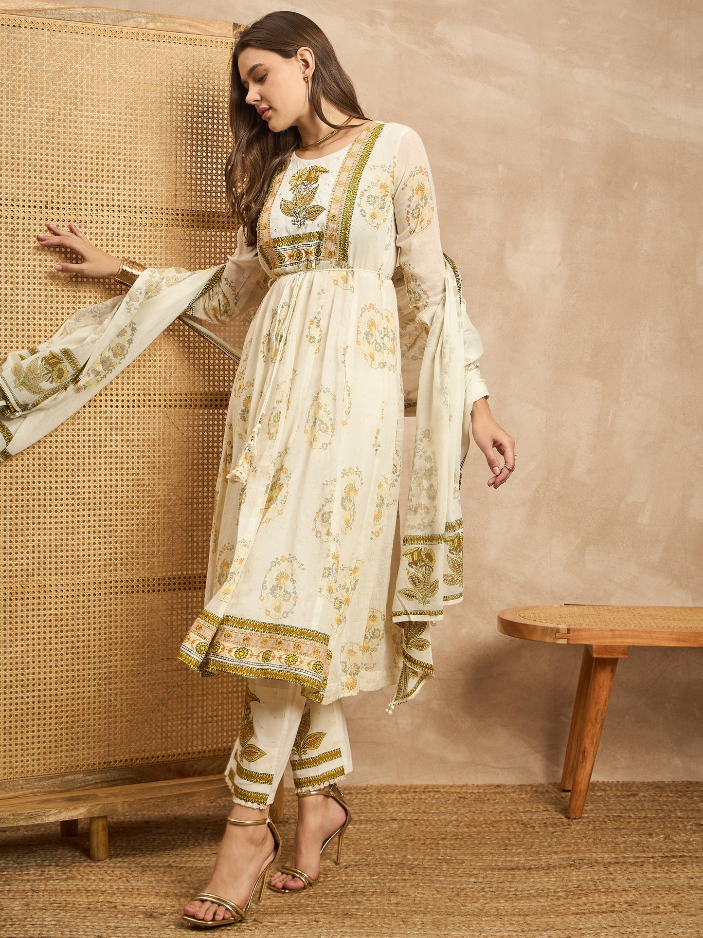 Women Floral Printed Regular Sequinned Kurta with Trousers & With Dupatta