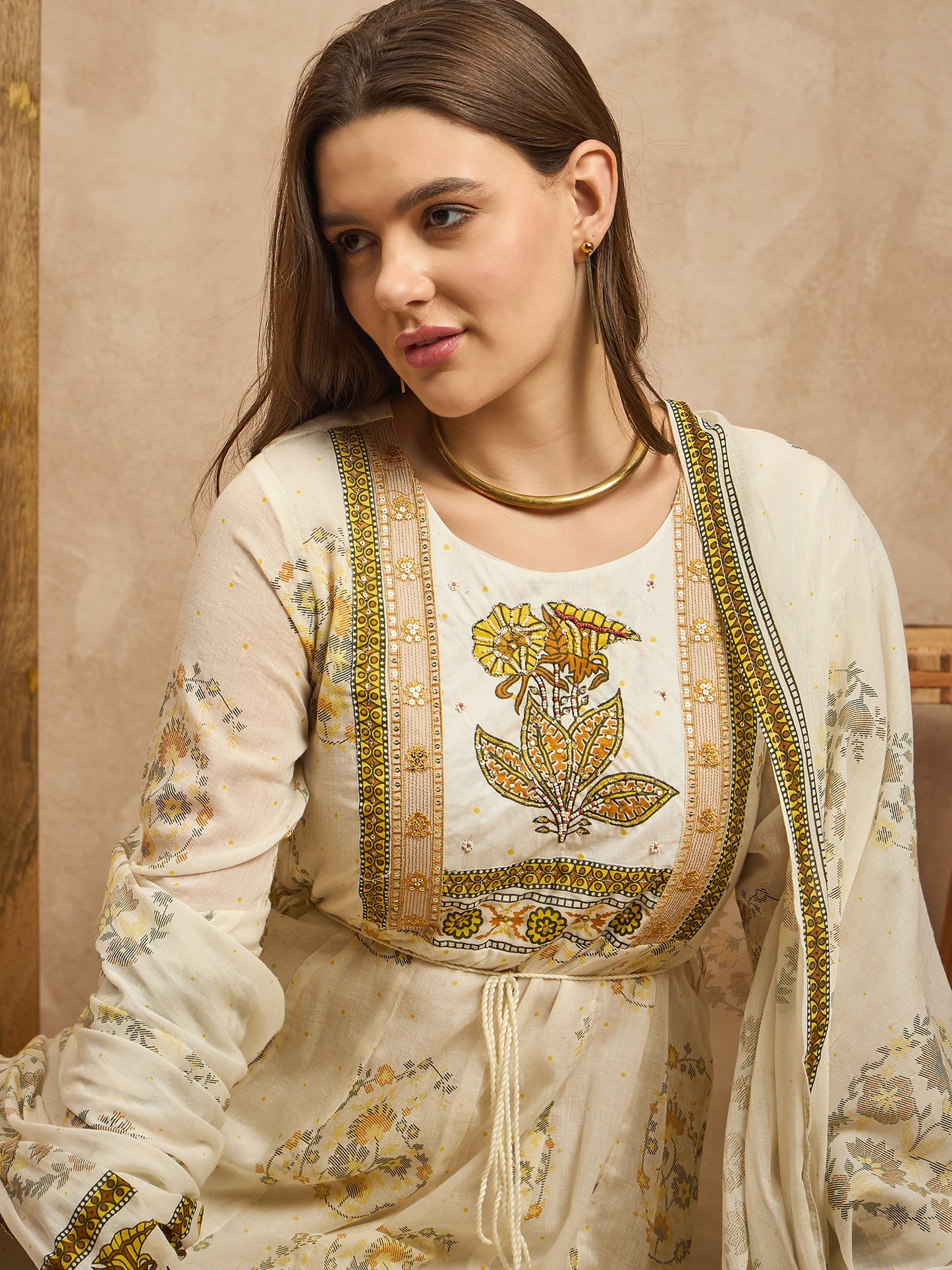 Women Floral Printed Regular Sequinned Kurta with Trousers & With Dupatta