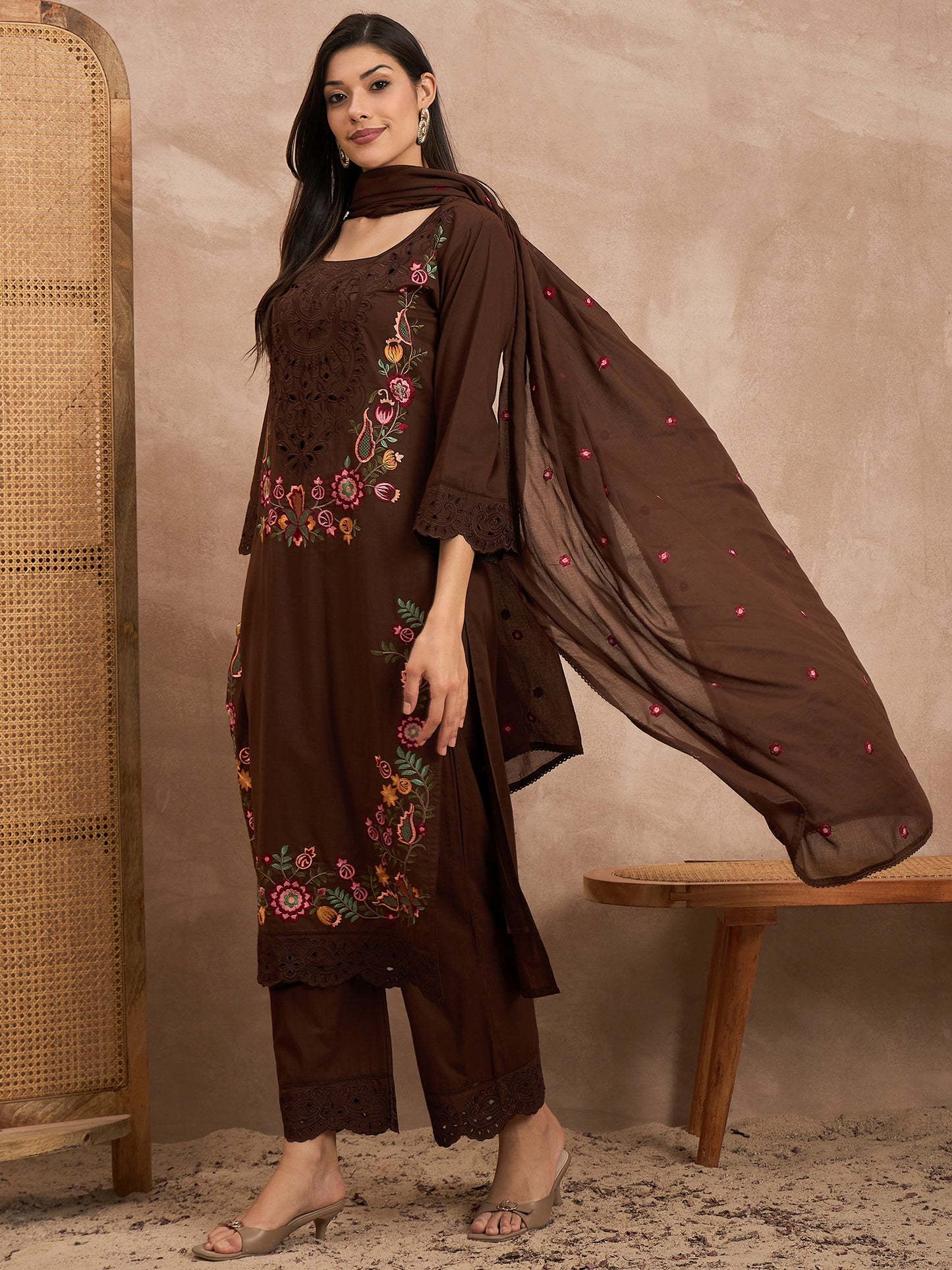 Women Floral Embroidered Regular Thread Work Kurta With Trousers & Dupatta