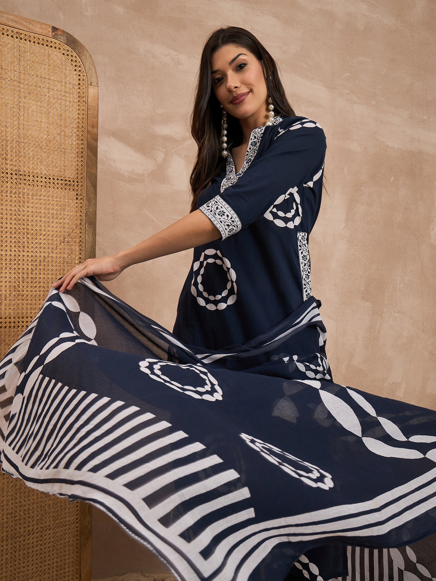 Geometric Printed V-Neck Sequinned Pure Cotton Kurta With Trousers & Dupatta