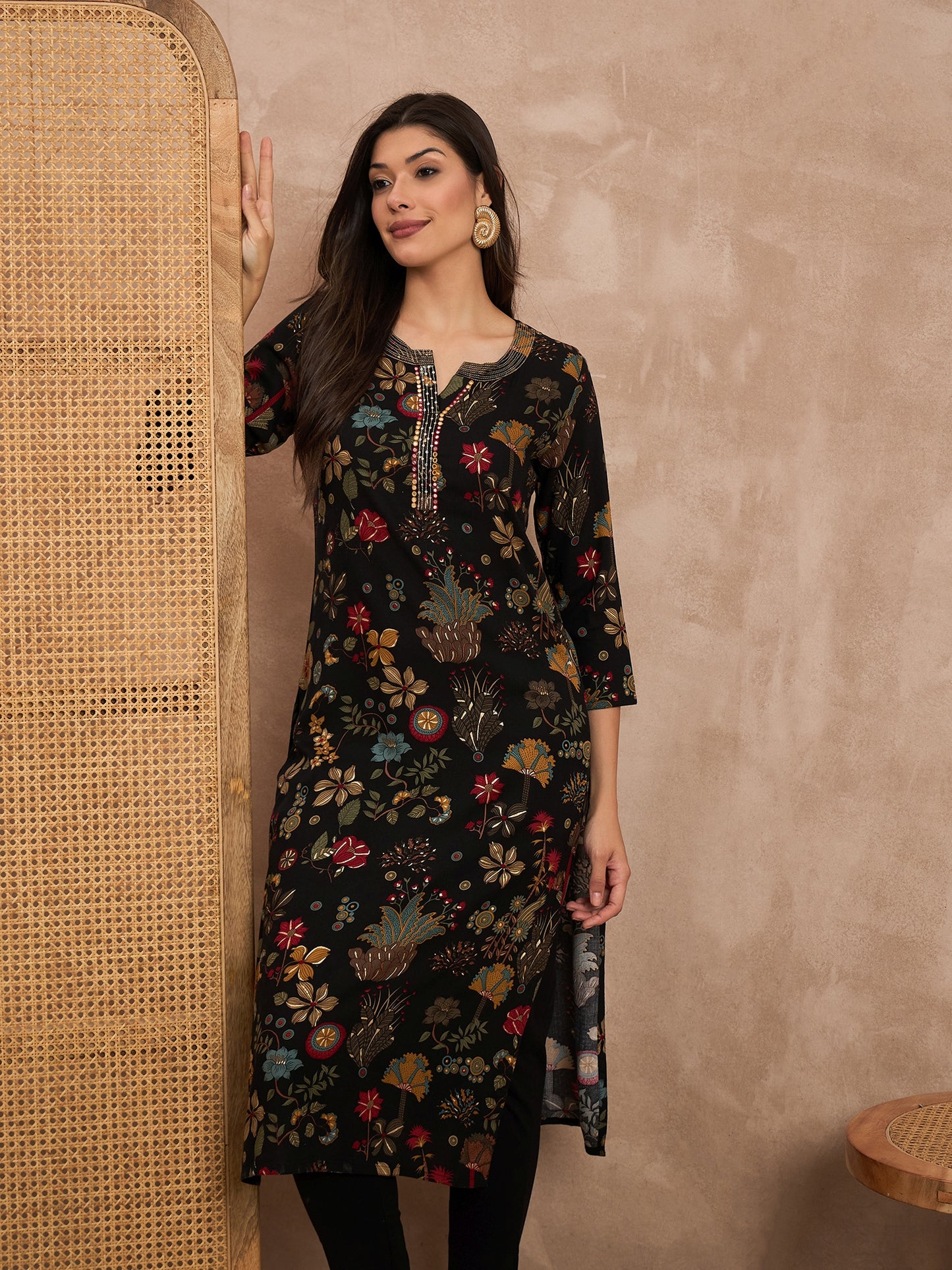 Women Ethnic Motifs Printed Round Neck Long Sleeves Straight Kurta
