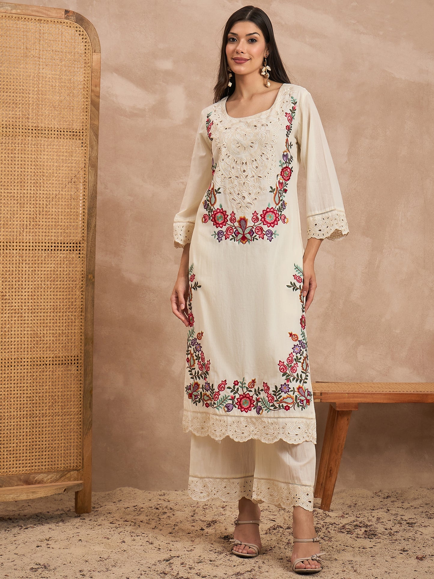 Women Floral Embroidered Thread Work Straight Kurta with Trouser & Dupatta