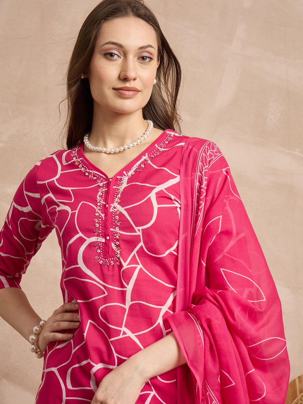 Women Printed Regular Thread Work Pure Cotton Kurta with Trousers & With Dupatta