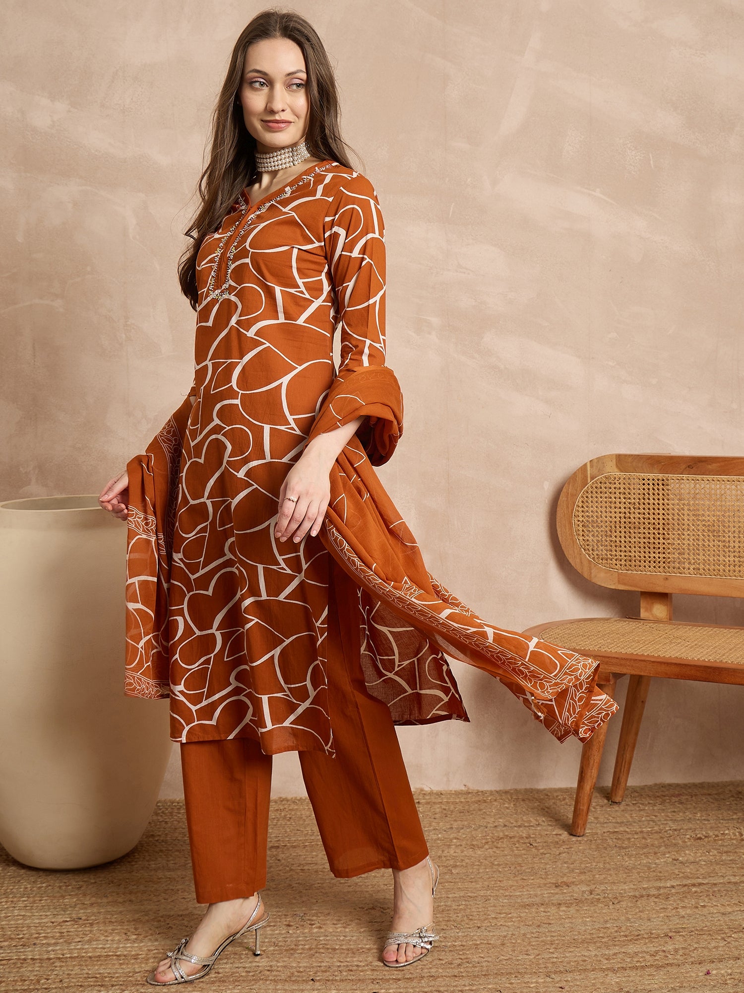 Women Printed Regular Thread Work Pure Cotton Kurta with Trousers & With Dupatta