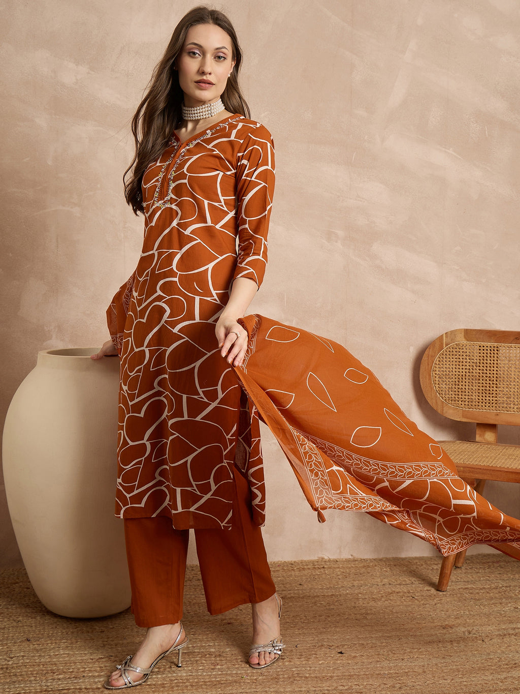 Women Printed Regular Thread Work Pure Cotton Kurta with Trousers & With Dupatta