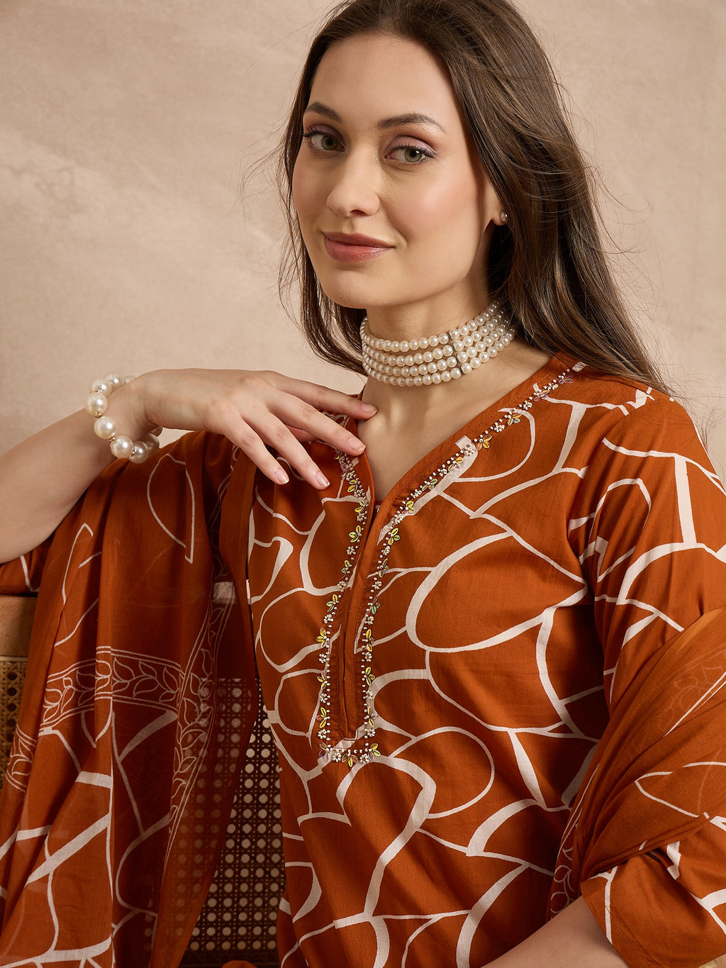 Women Printed Regular Thread Work Pure Cotton Kurta with Trousers & With Dupatta