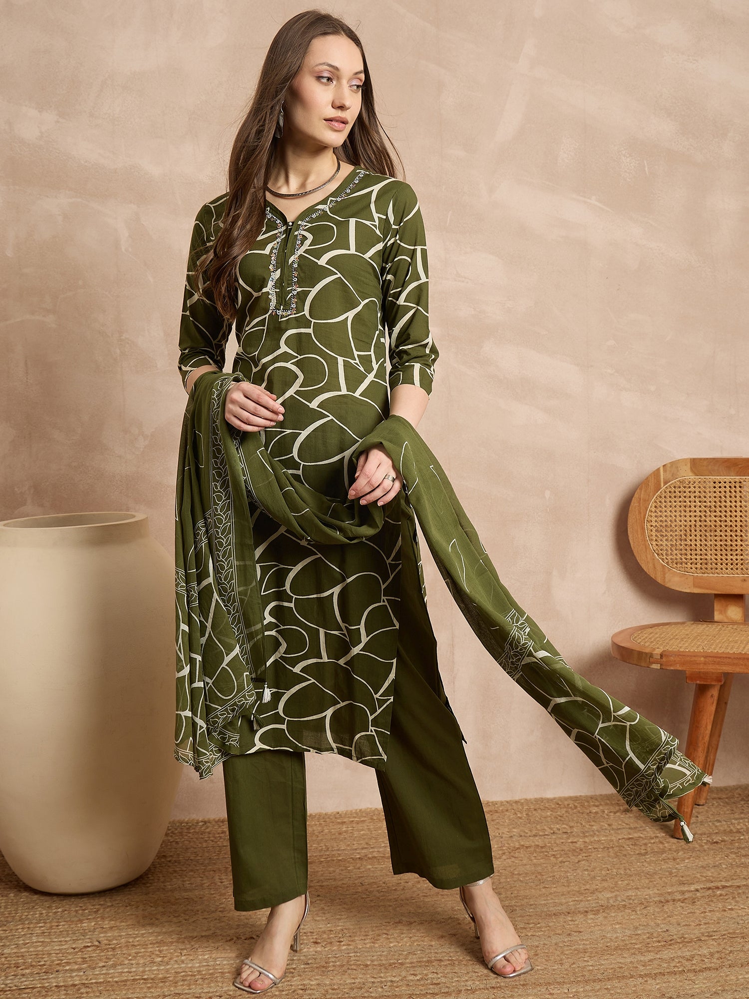 Women Printed Regular Thread Work Pure Cotton Kurta with Trousers & With Dupatta