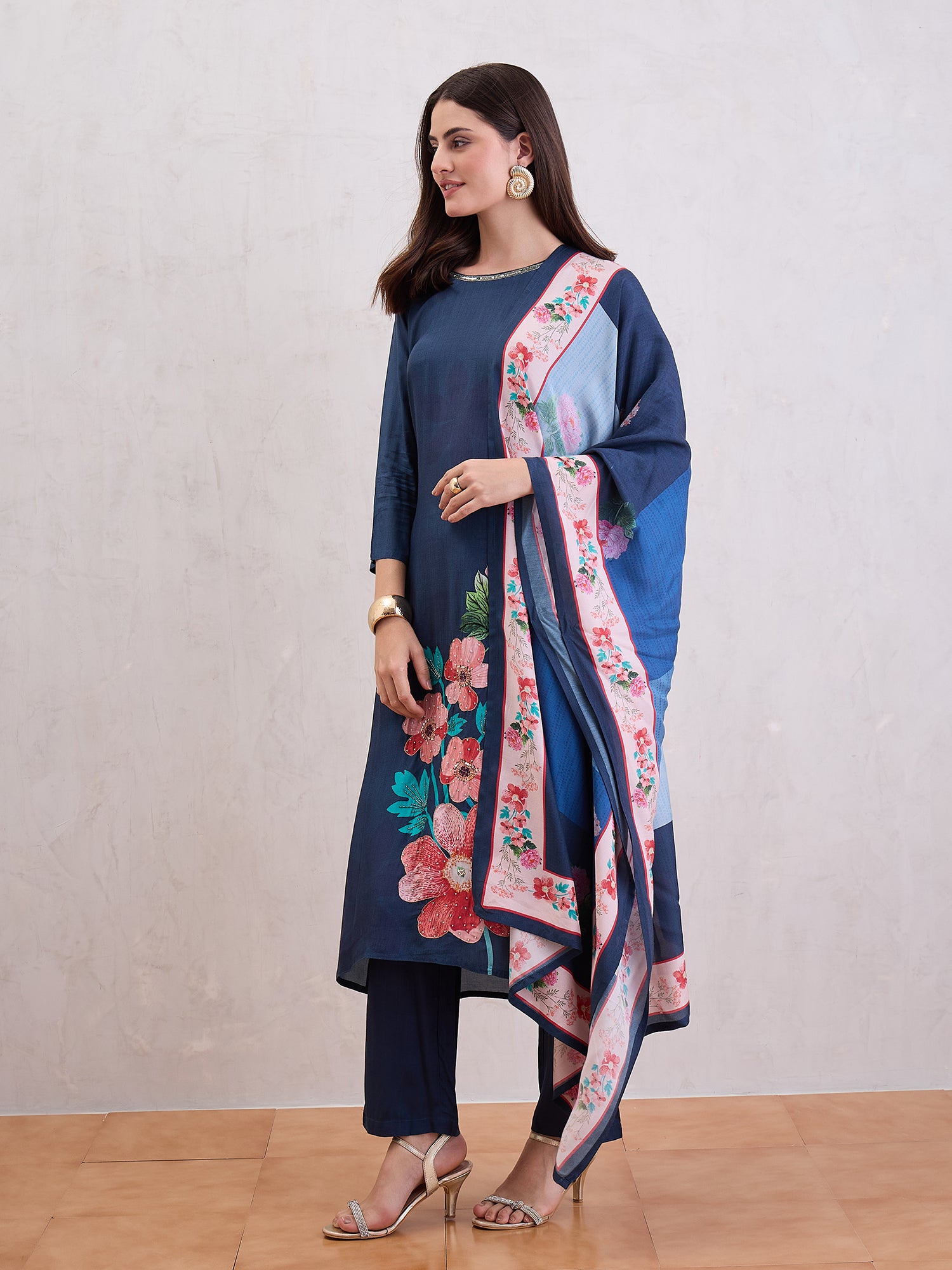 Women Floral Printed Kurta with Trouser & Dupatta