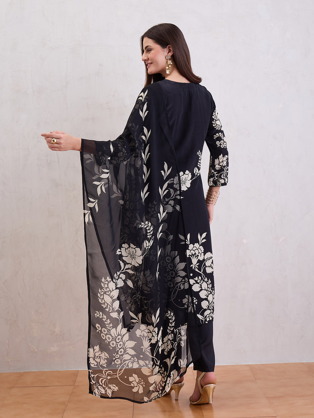 Women Floral Printed Kurta with Trouser & Dupatta