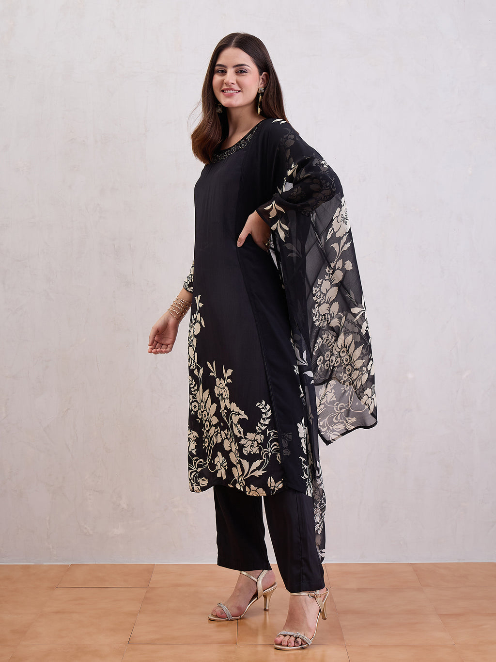 Women Floral Printed Kurta with Trouser & Dupatta