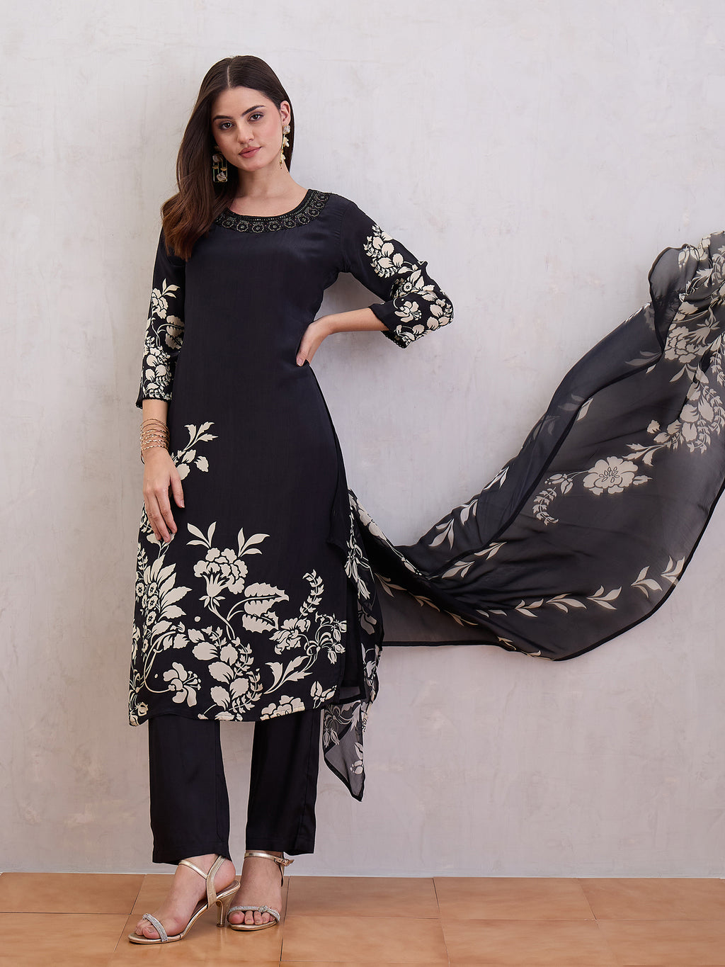 Women Floral Printed Kurta with Trouser & Dupatta