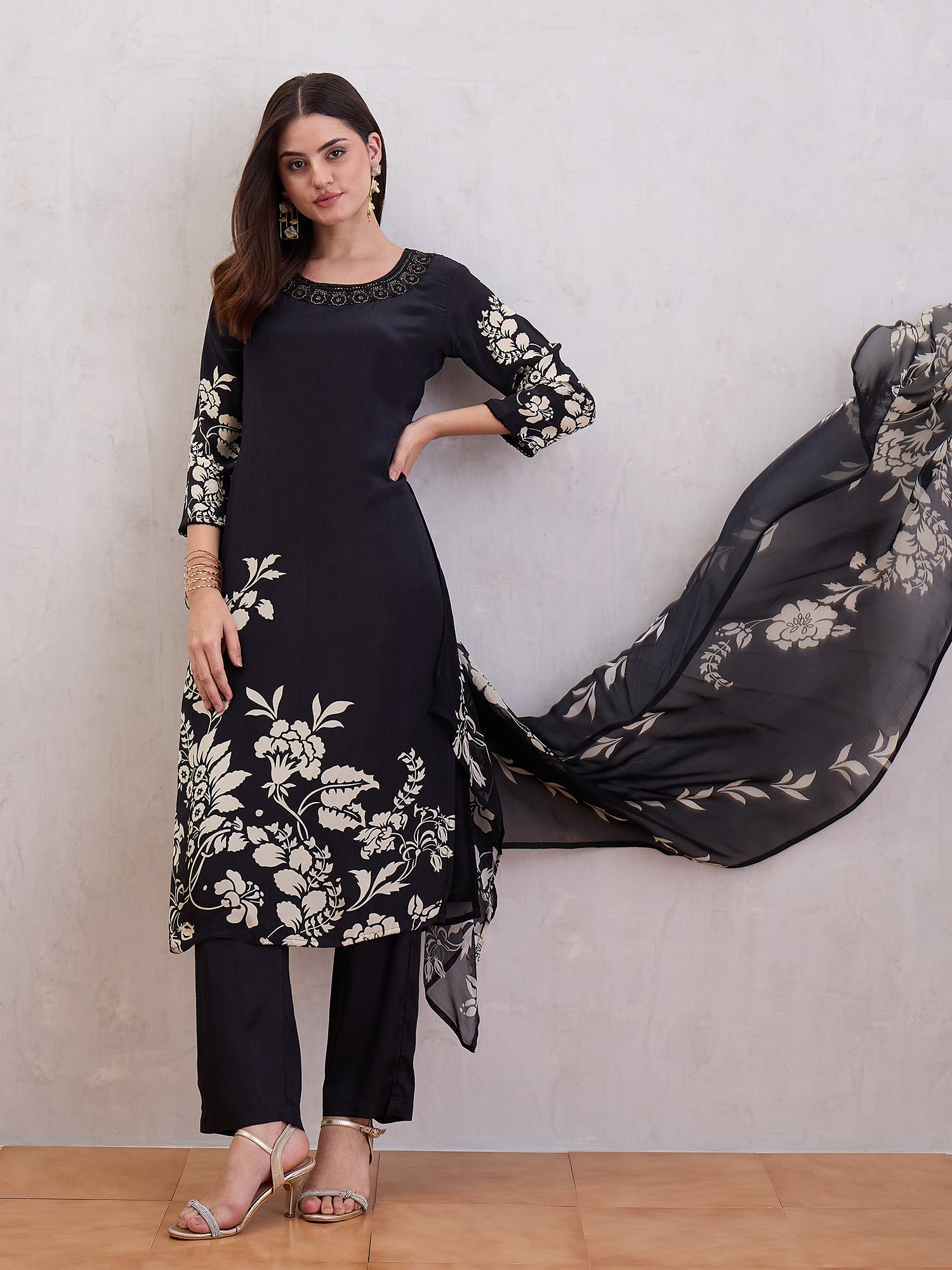 Women Floral Printed Kurta with Trouser & Dupatta