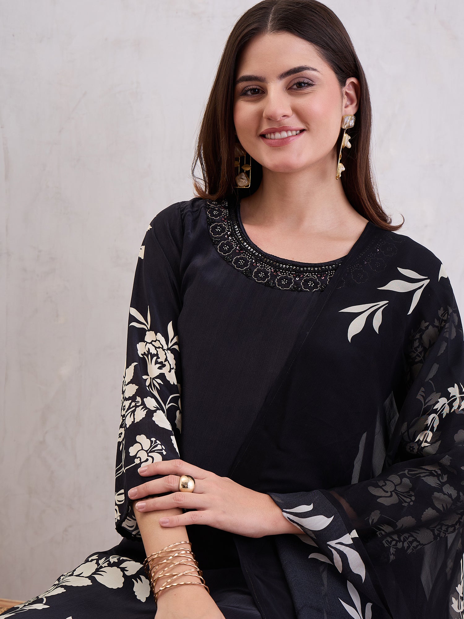 Women Floral Printed Kurta with Trouser & Dupatta