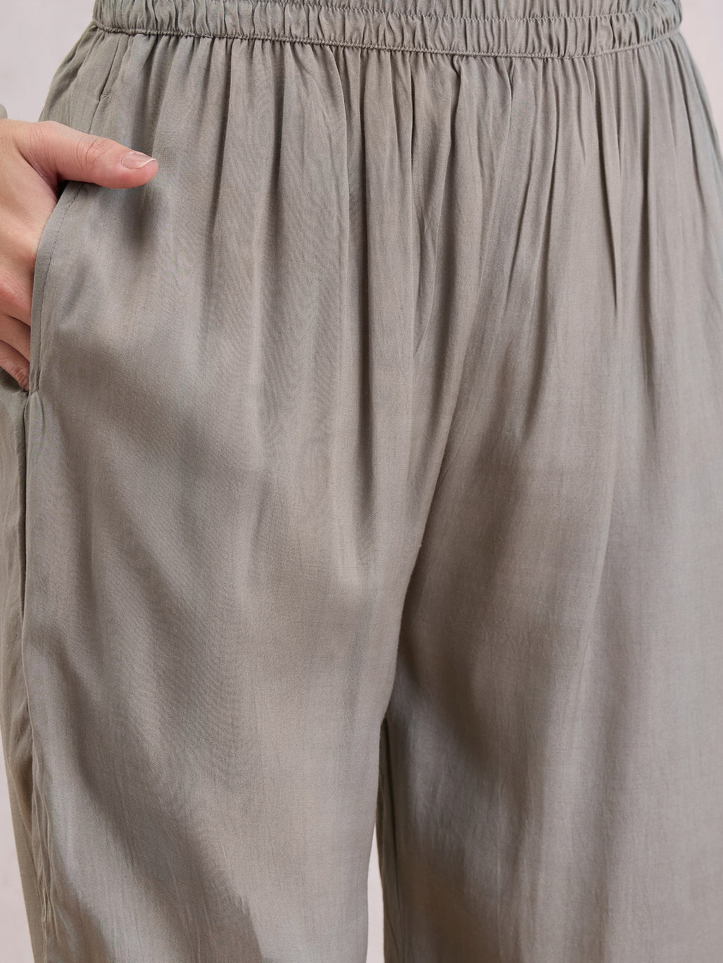 Women Natural Crepe Kurta Set