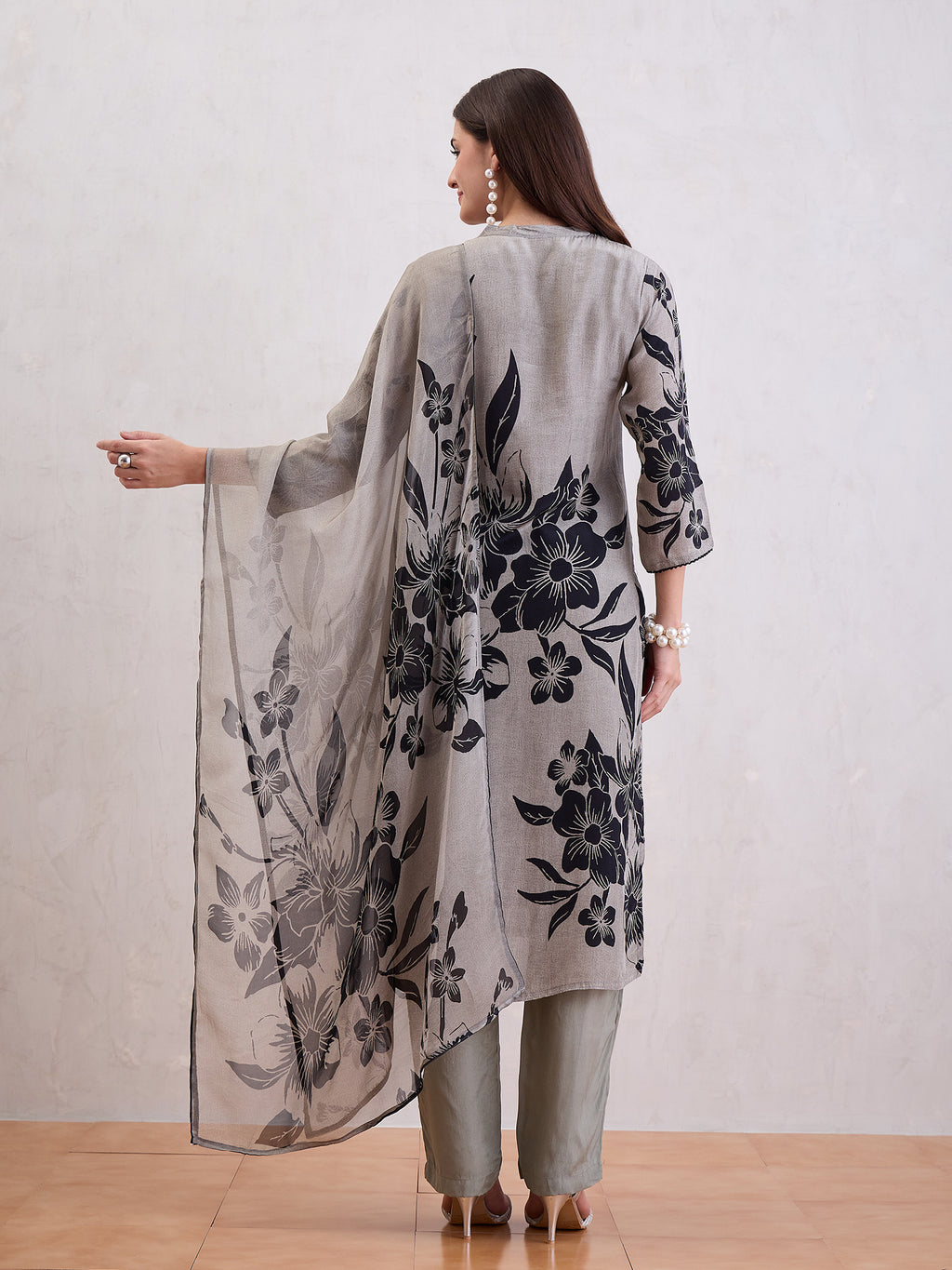 Women Natural Crepe Kurta Set