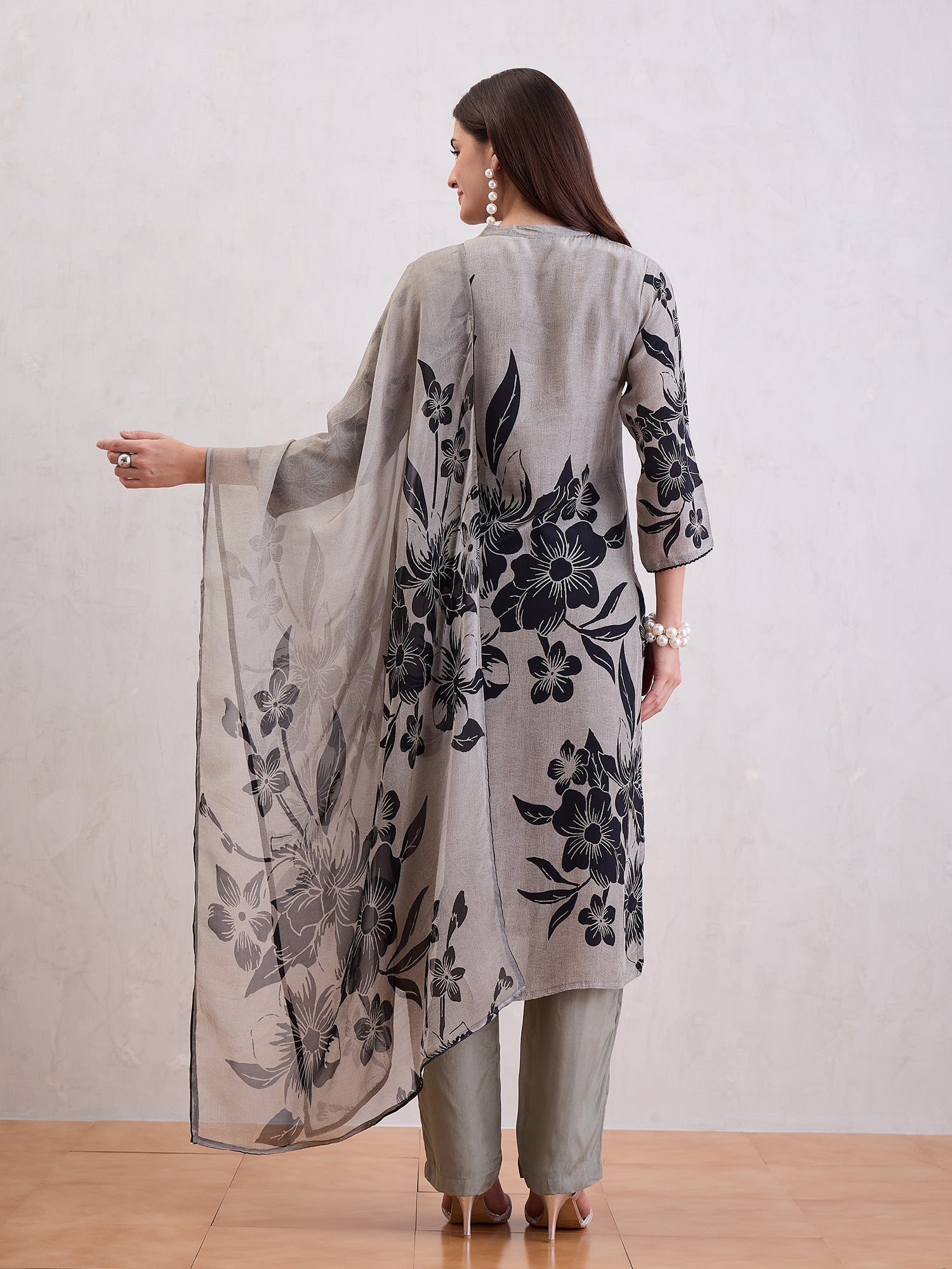 Women Natural Crepe Kurta Set