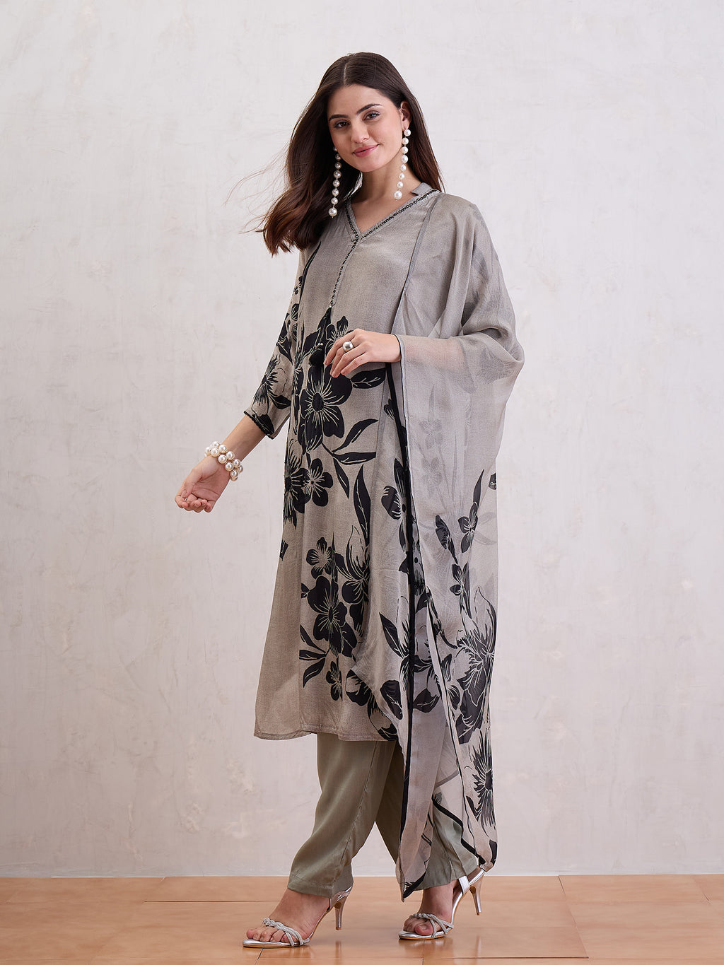 Women Natural Crepe Kurta Set