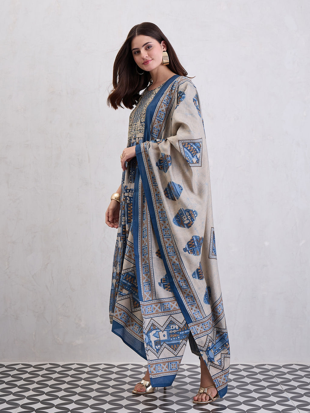 Women Floral Printed Kurta with Trousers & Dupatta