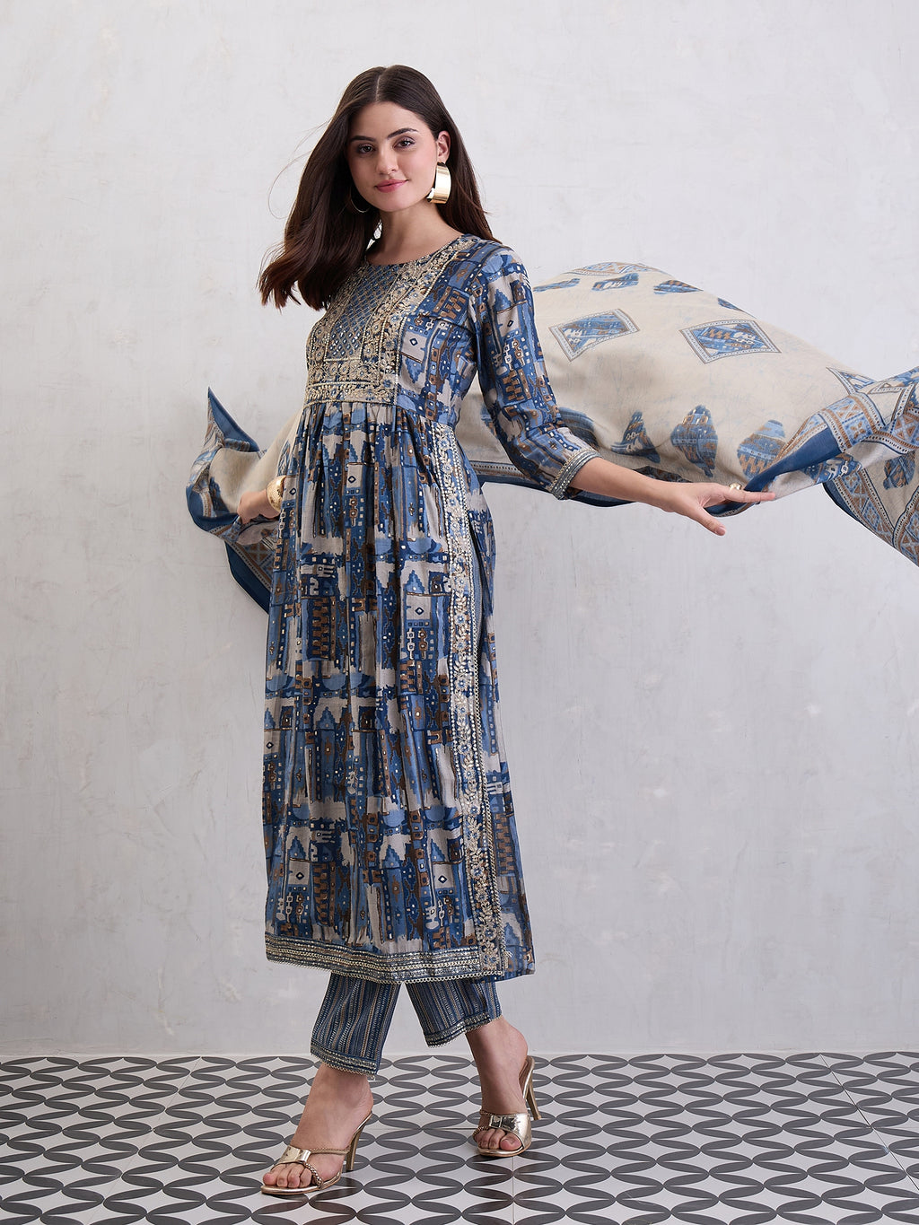Women Floral Printed Kurta with Trousers & Dupatta