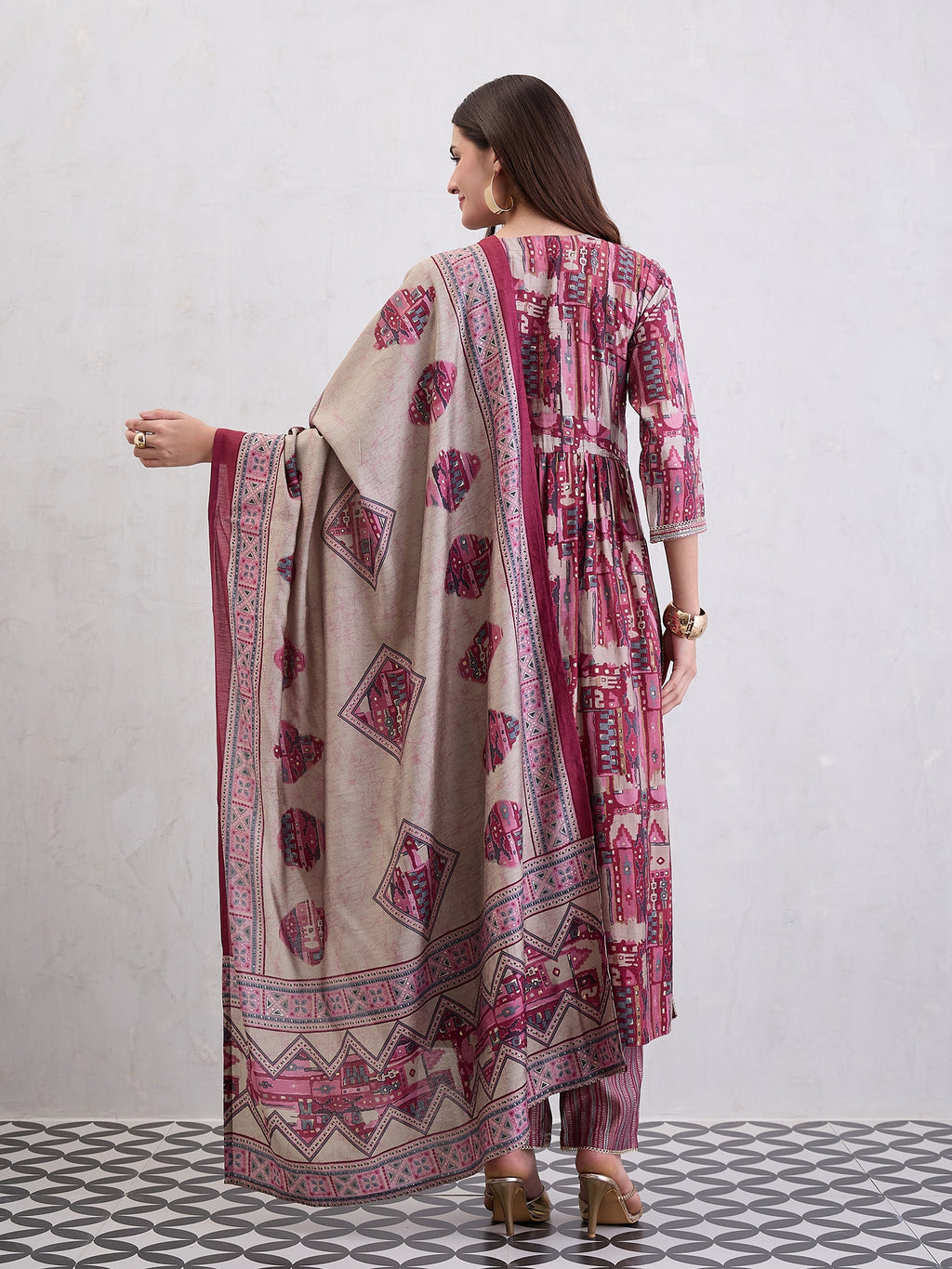 Women Floral Printed Kurta with Trousers & Dupatta
