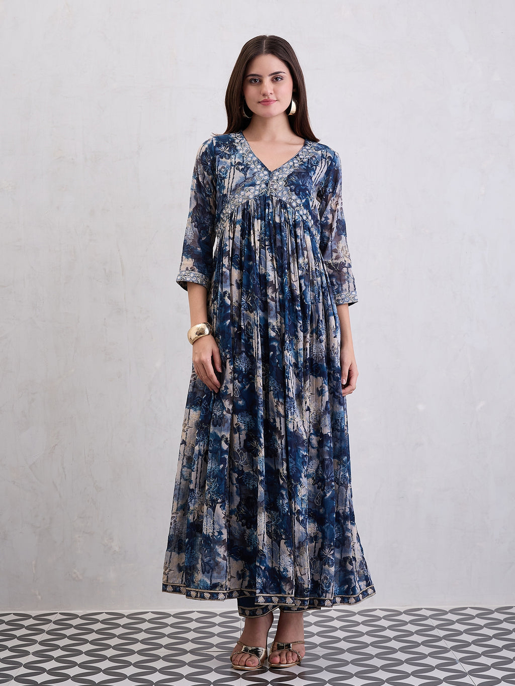 Women Floral Printed Empire Beads and Stones Kurti with Trousers & With Dupatta