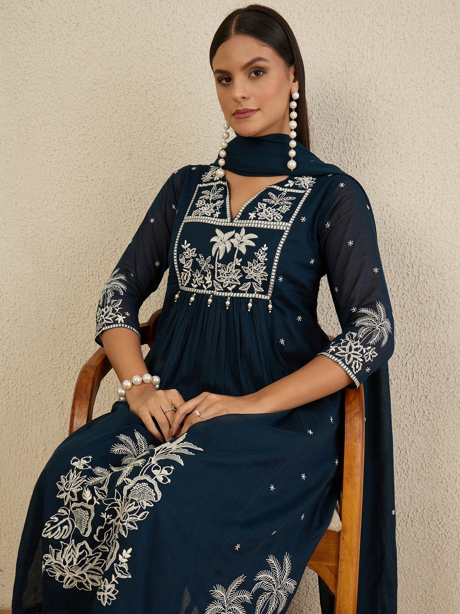 Women Ethnic Motifs Embroidered Empire Thread Work Kurta with Trousers & With Dupatta