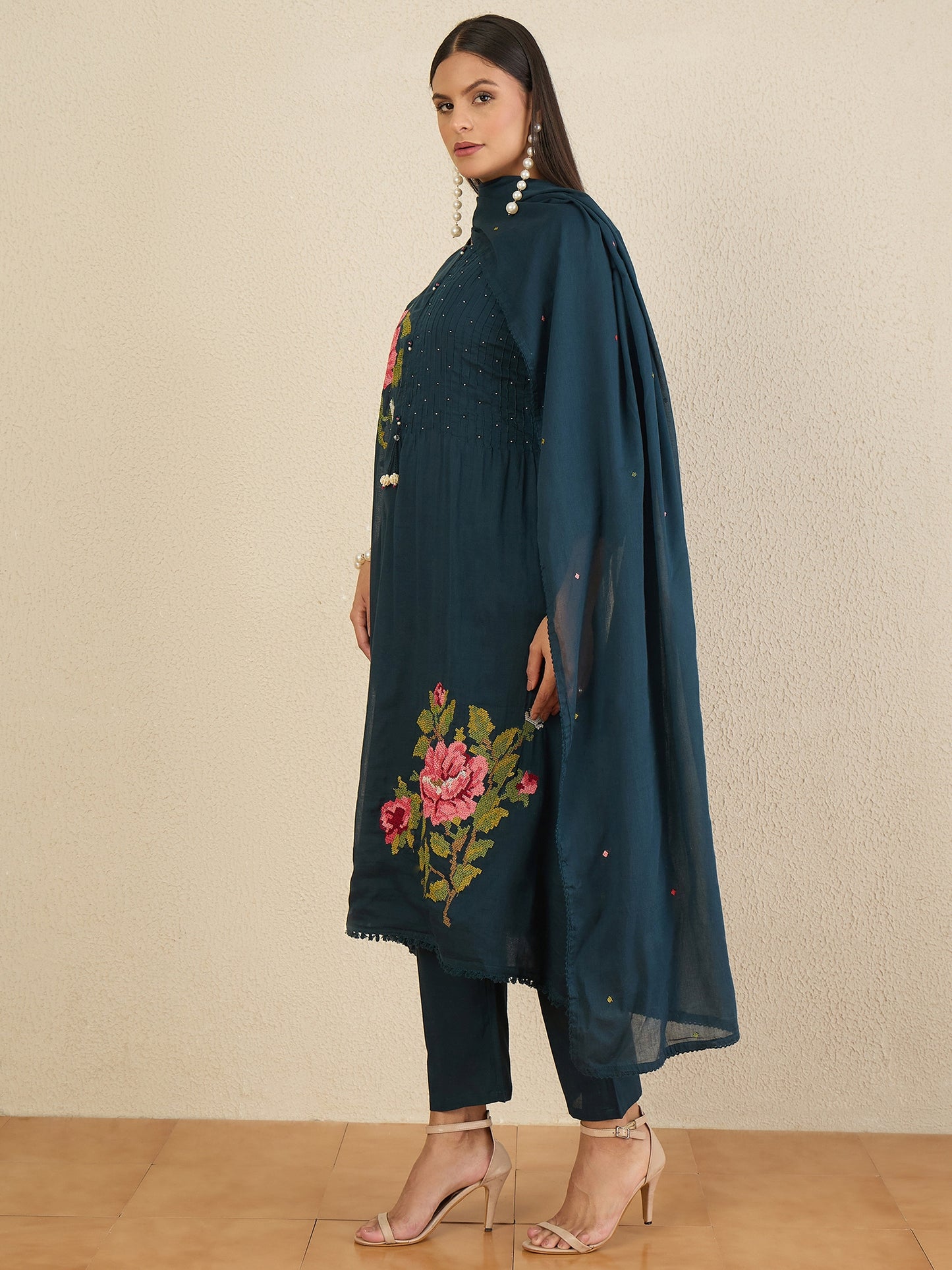 Women Floral Embroidered Pleated Thread Work Kurta with Trousers & With Dupatta