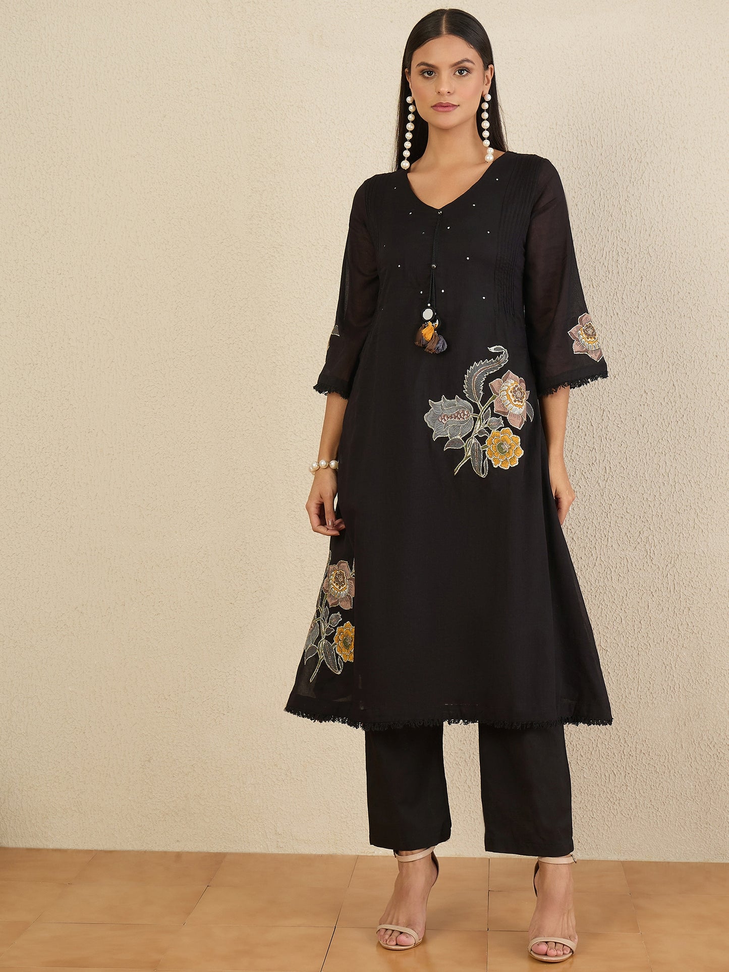 Women Floral Embroidered Regular Thread Work Kurta with Trousers & With Dupatta