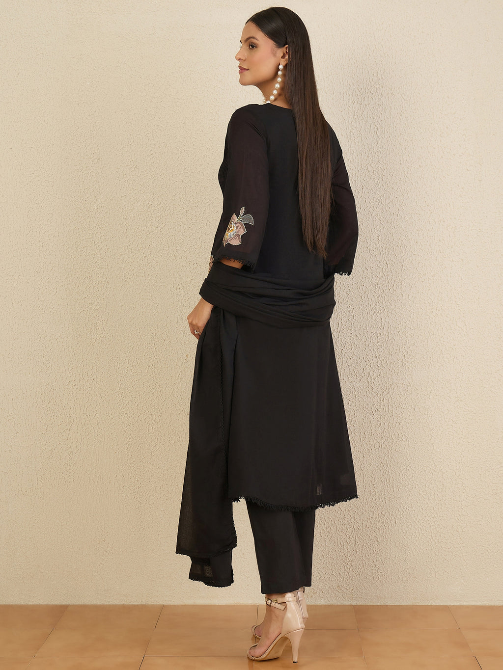 Women Floral Embroidered Regular Thread Work Kurta with Trousers & With Dupatta