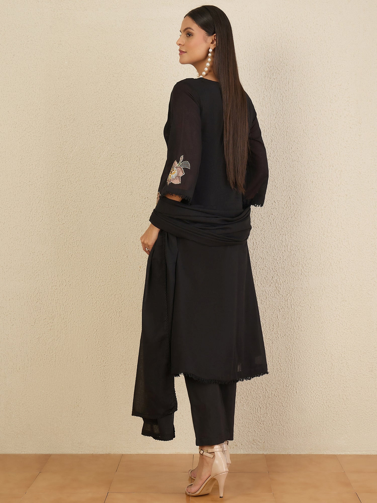 Women Floral Embroidered Regular Thread Work Kurta with Trousers & With Dupatta