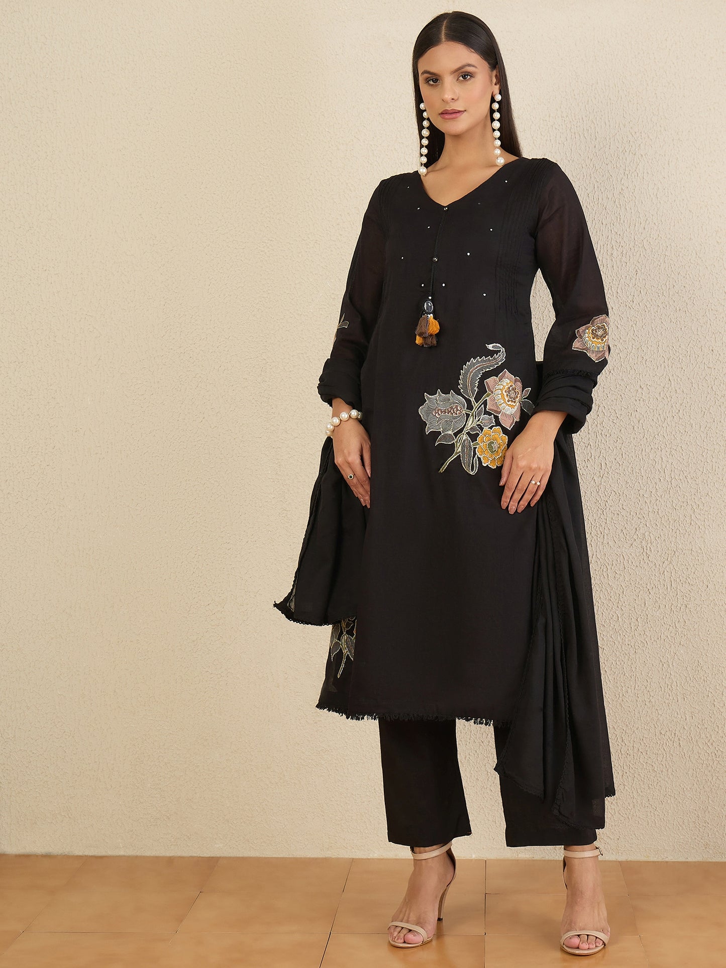 Women Floral Embroidered Regular Thread Work Kurta with Trousers & With Dupatta
