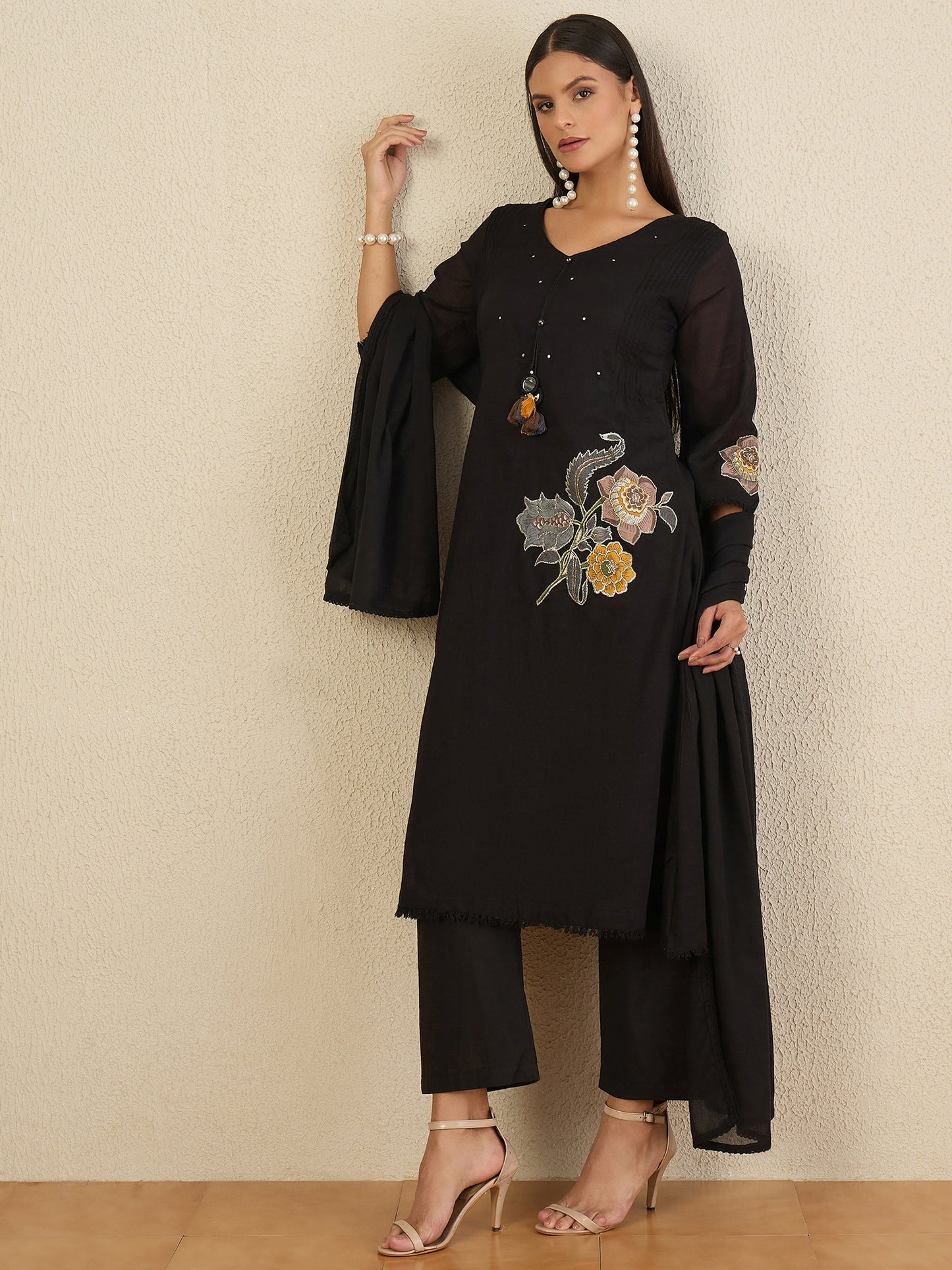 Women Floral Embroidered Regular Thread Work Kurta with Trousers & With Dupatta