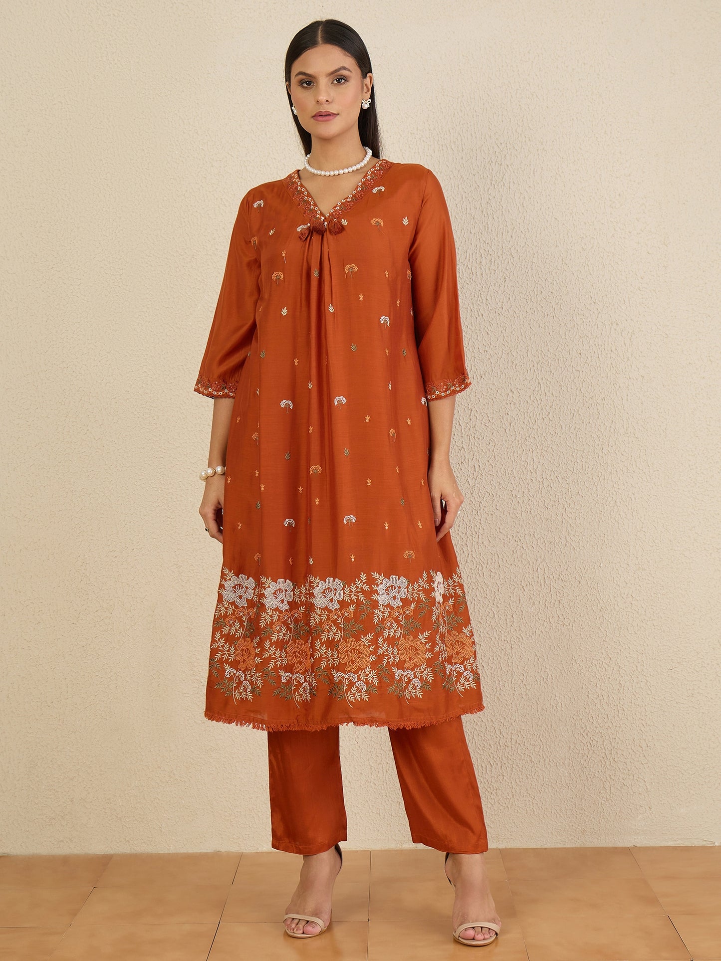 Women Floral Embroidered Regular Thread Work Kurta with Trousers & With Dupatta
